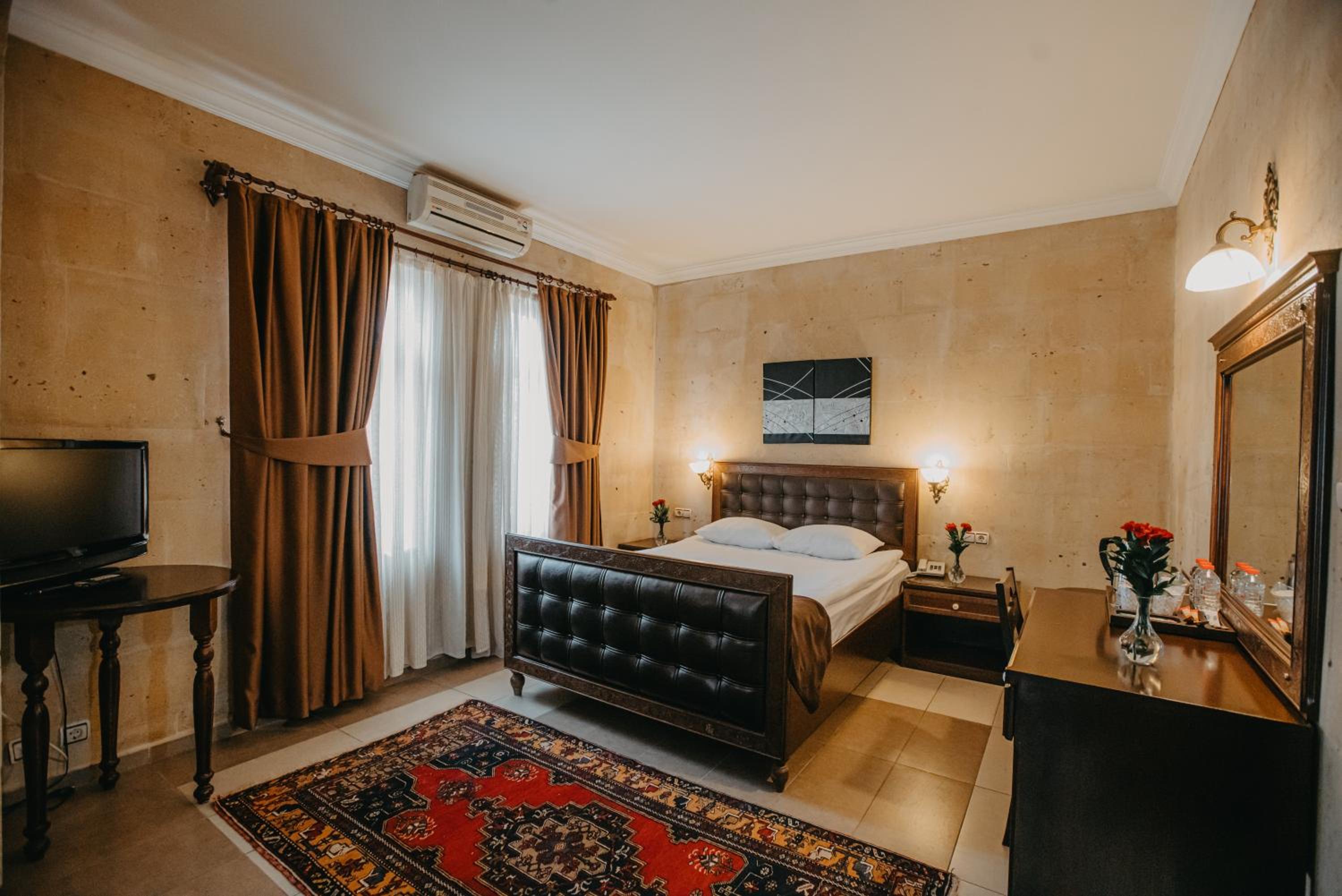 Deluxe Triple Stone Room with Balcony photo 3