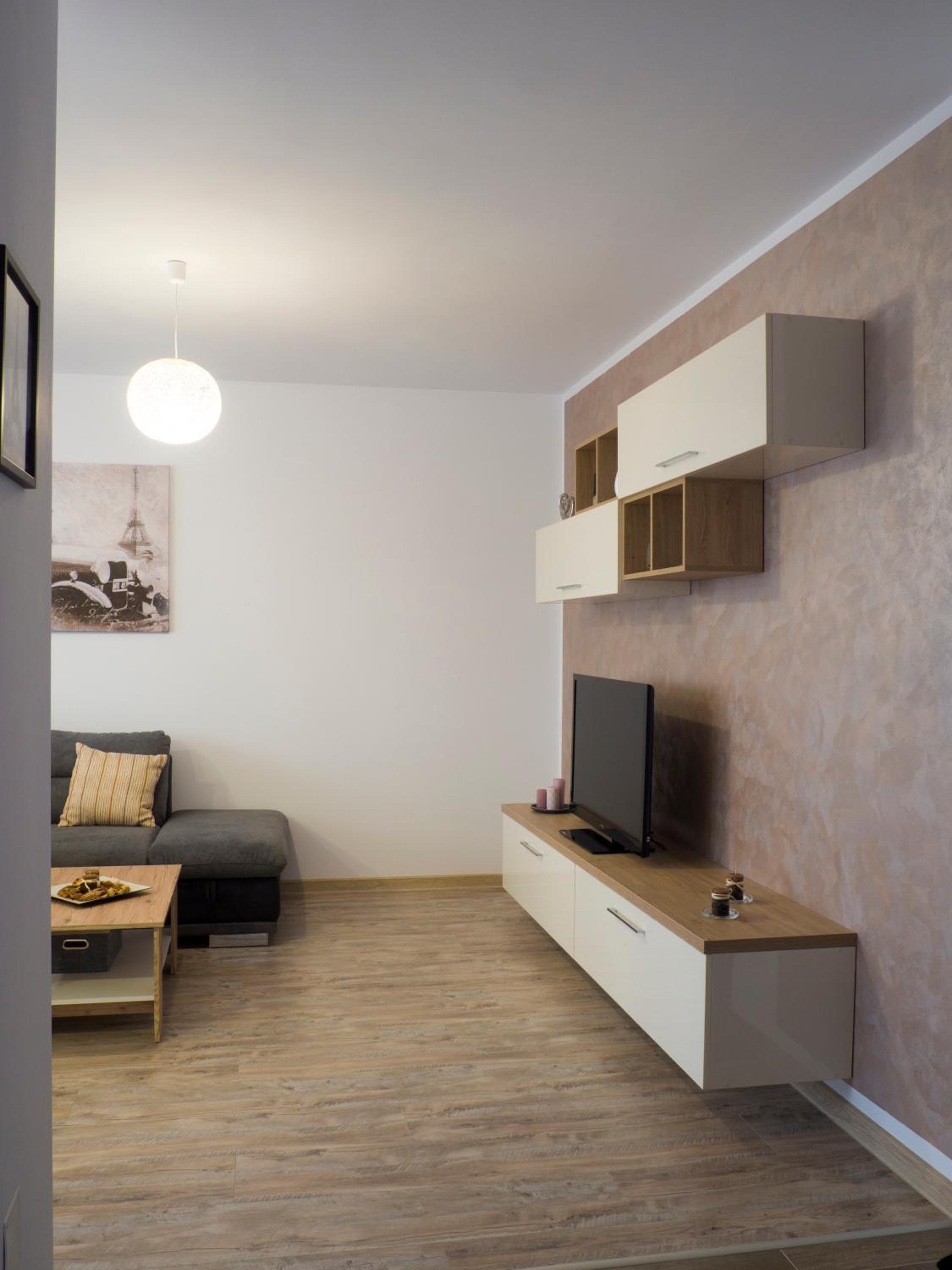 One-Bedroom Apartment - Photo 4