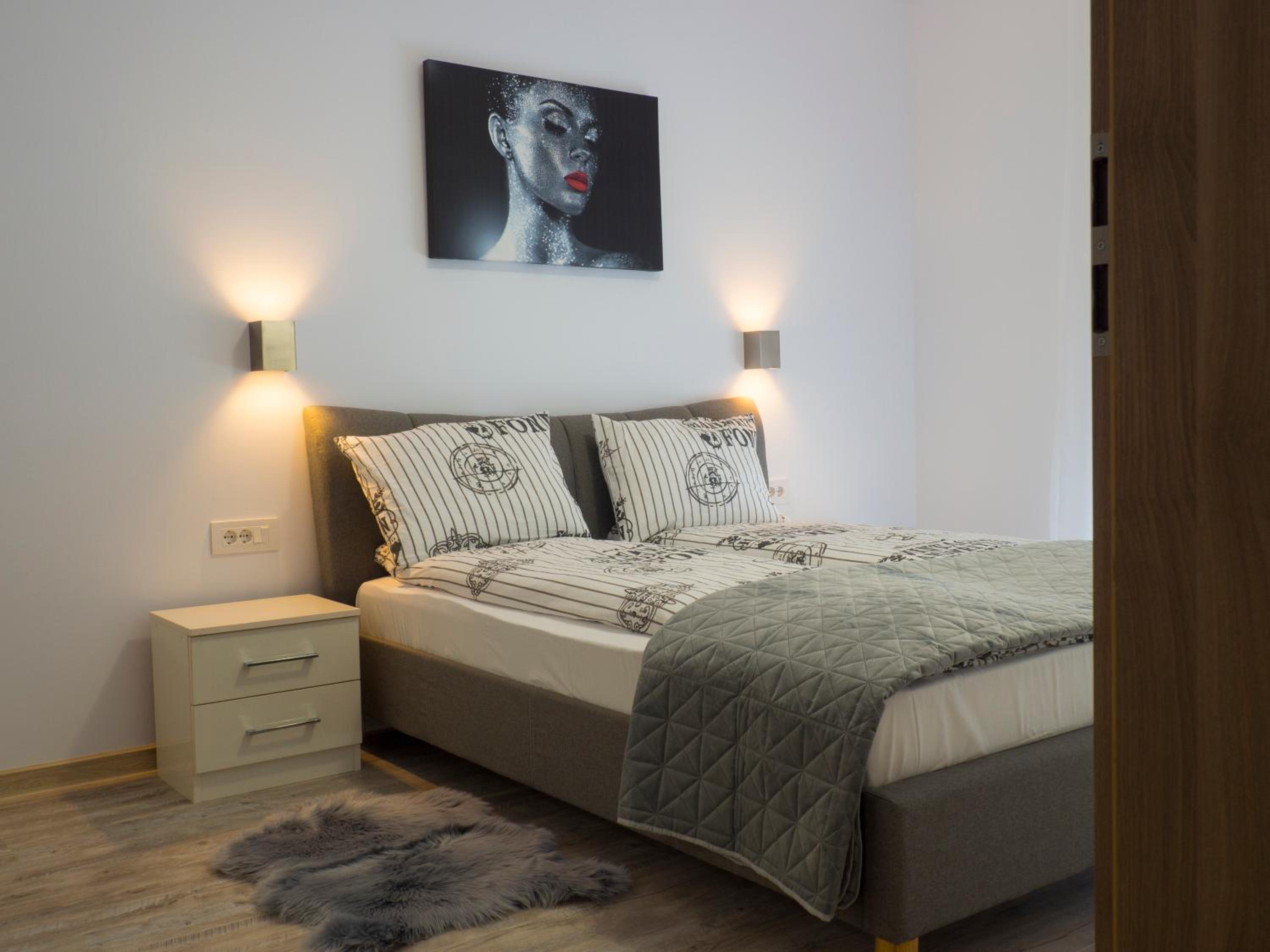 One-Bedroom Apartment - Photo 11
