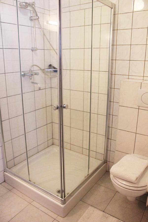 Twin Room with Shared Bathroom photo 2
