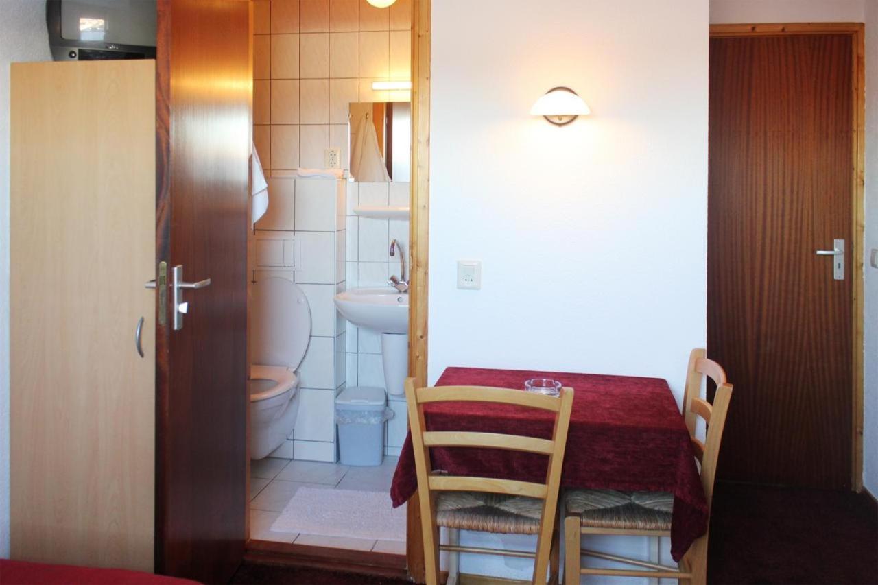 Single Room with Private Bathroom photo 3