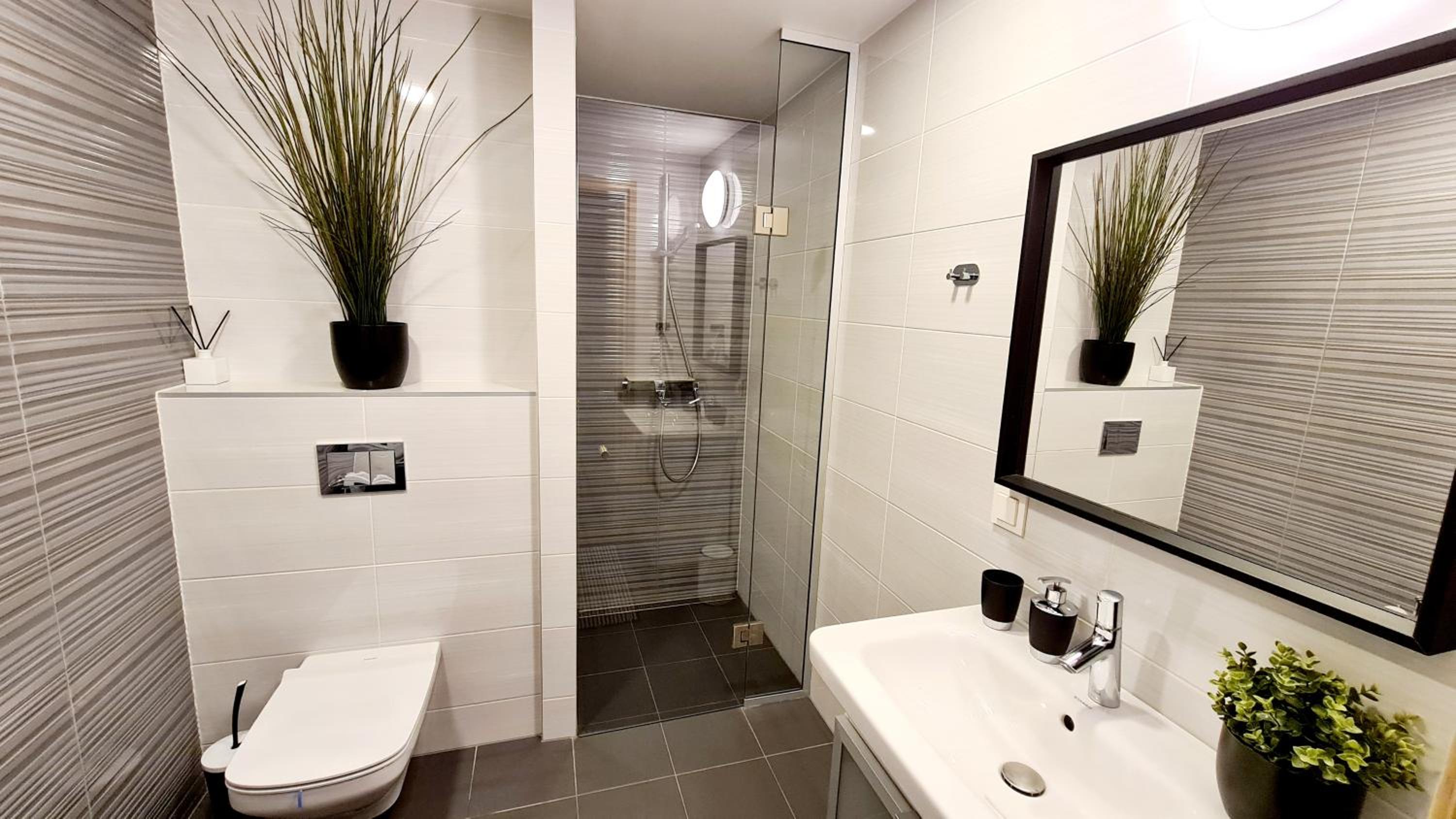 Apartment with Balcony - Photo 11