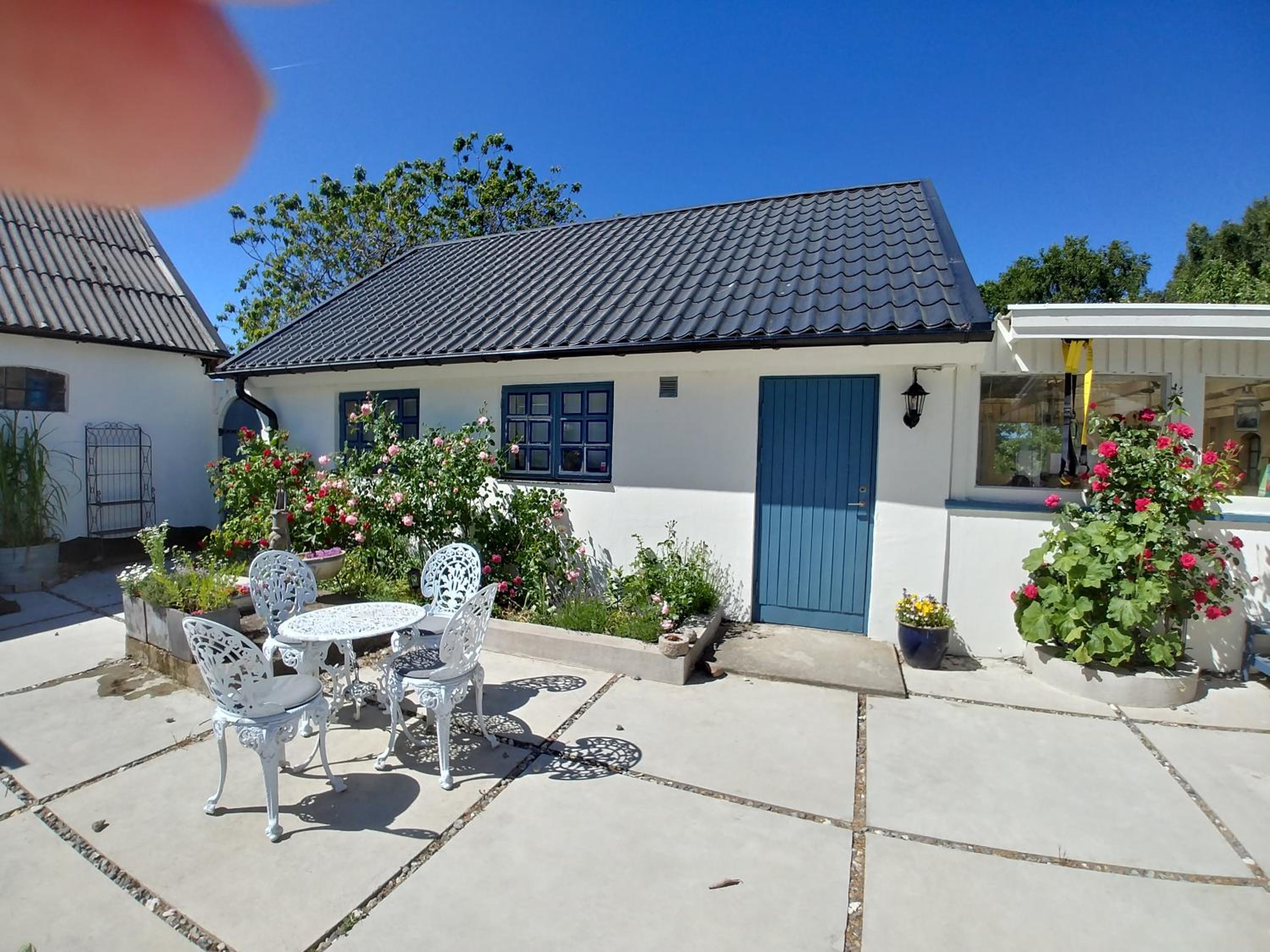 One-Bedroom House photo 1