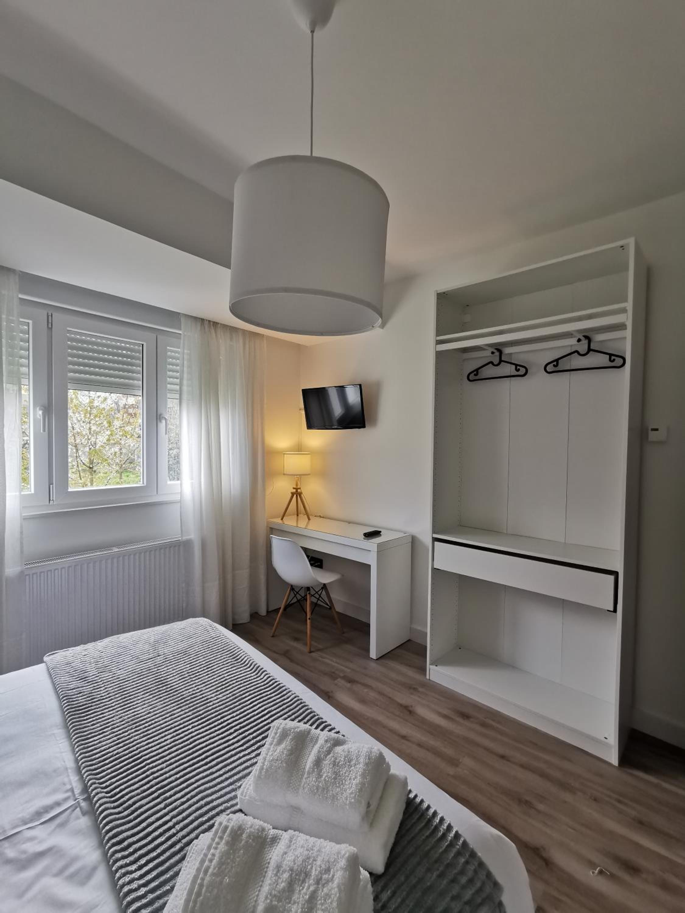 Double Room - Photo 6