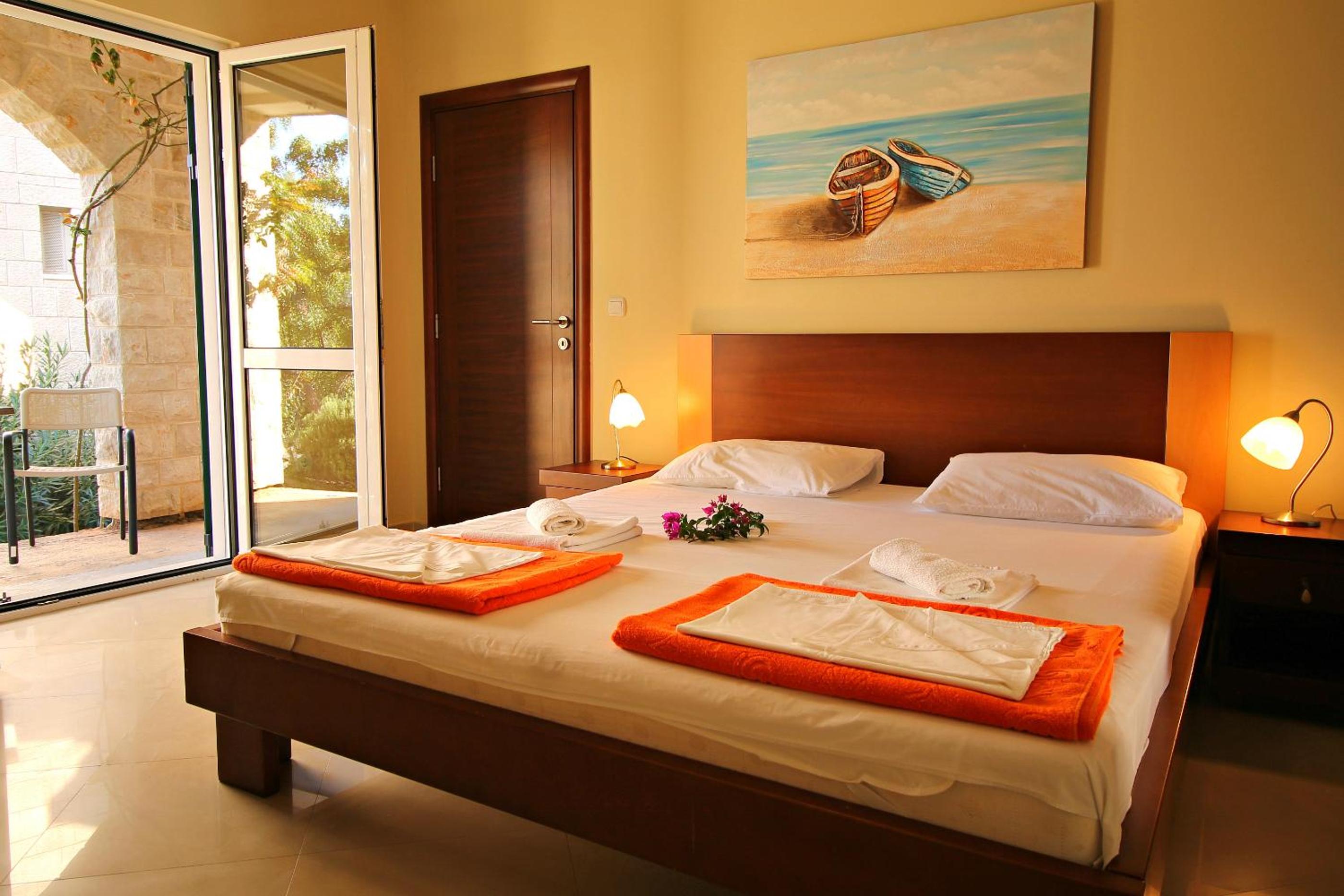 Double Room with Terrace - Ground Floor - Photo 7