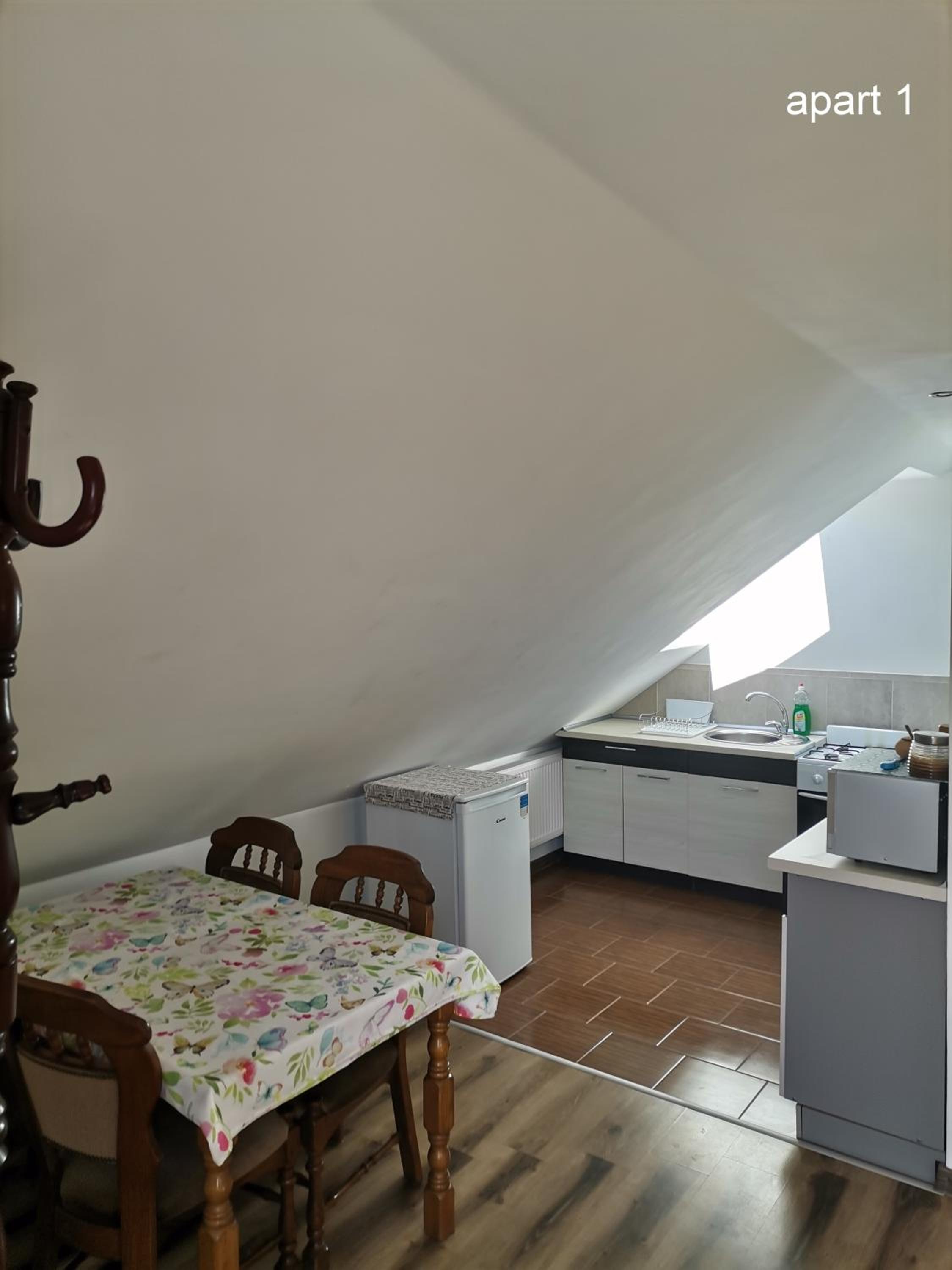 Apartment with Lake View - Photo 12