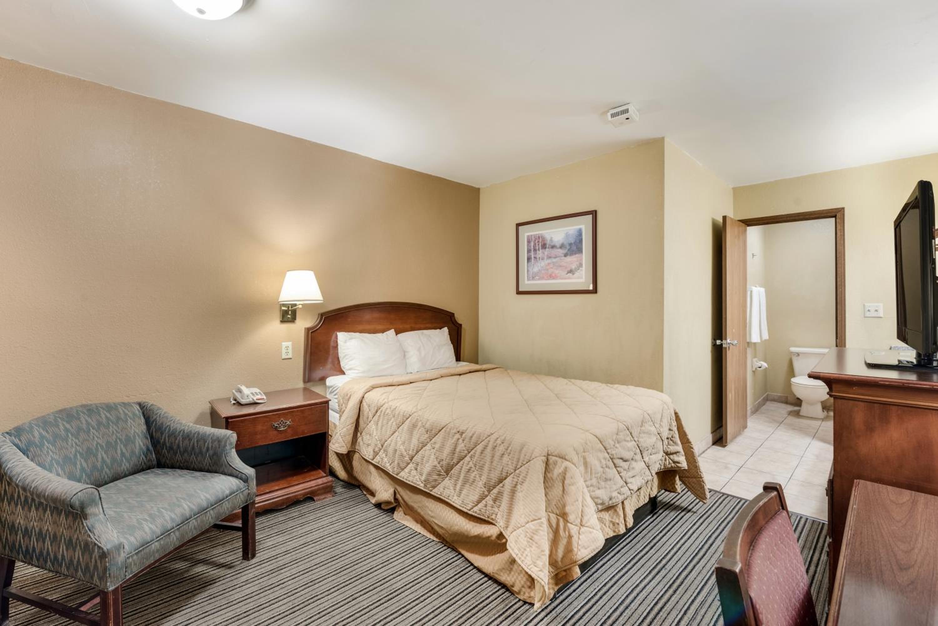 Double Room - Accessible/Non Smoking - Photo 1