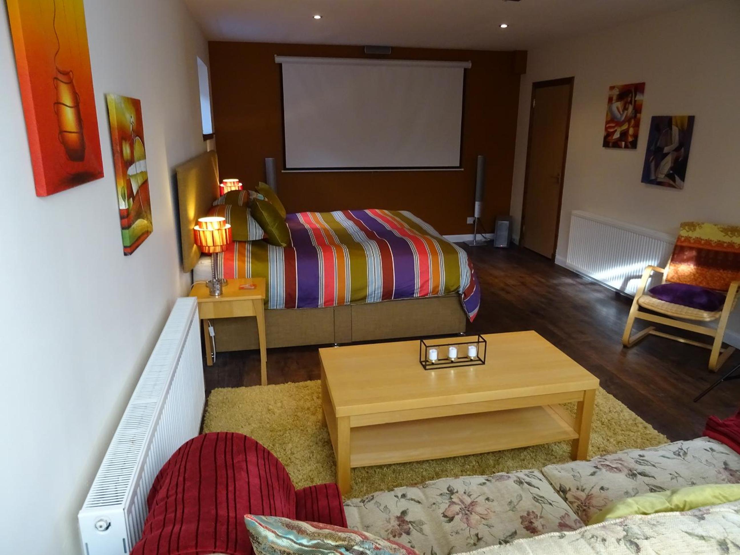 Studio Apartment - Photo 1