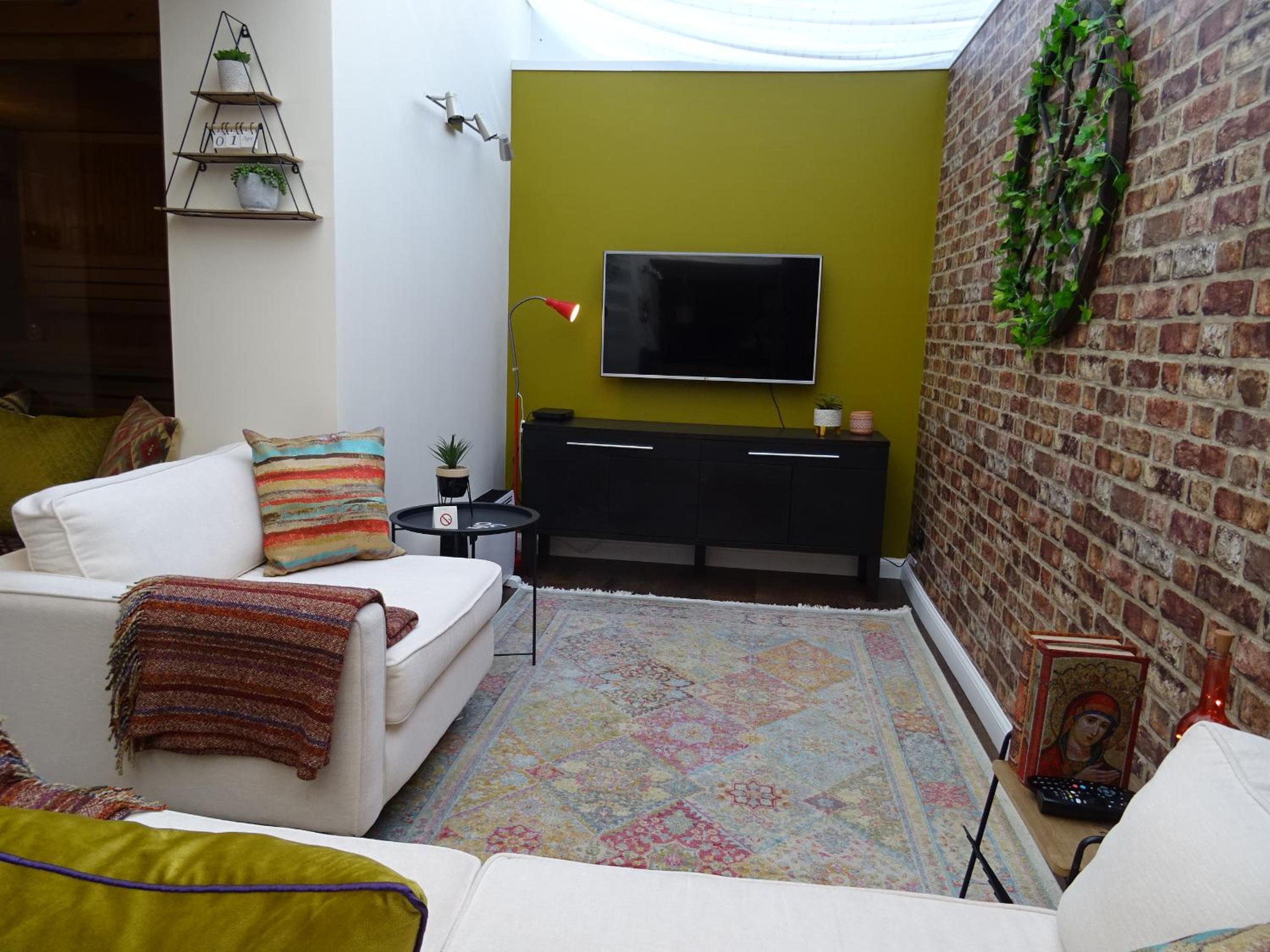 Studio Apartment - Photo 34
