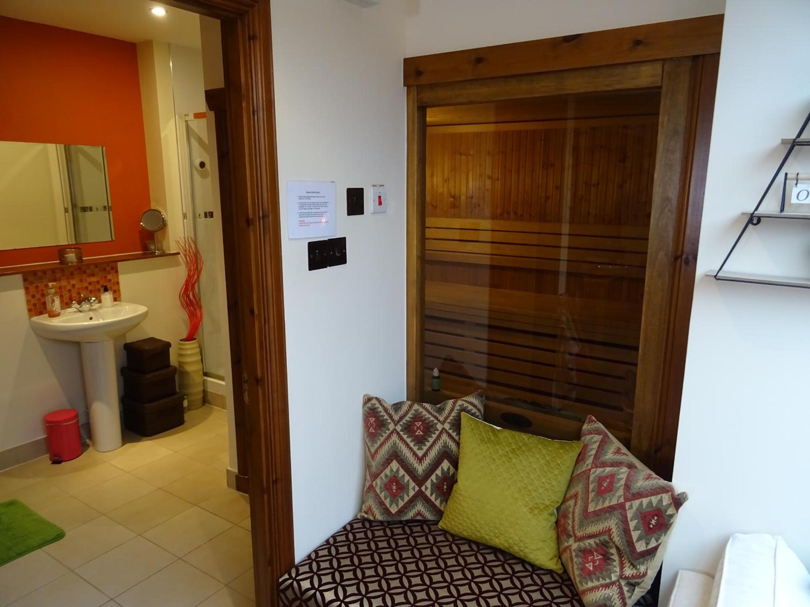 Studio Apartment - Photo 17