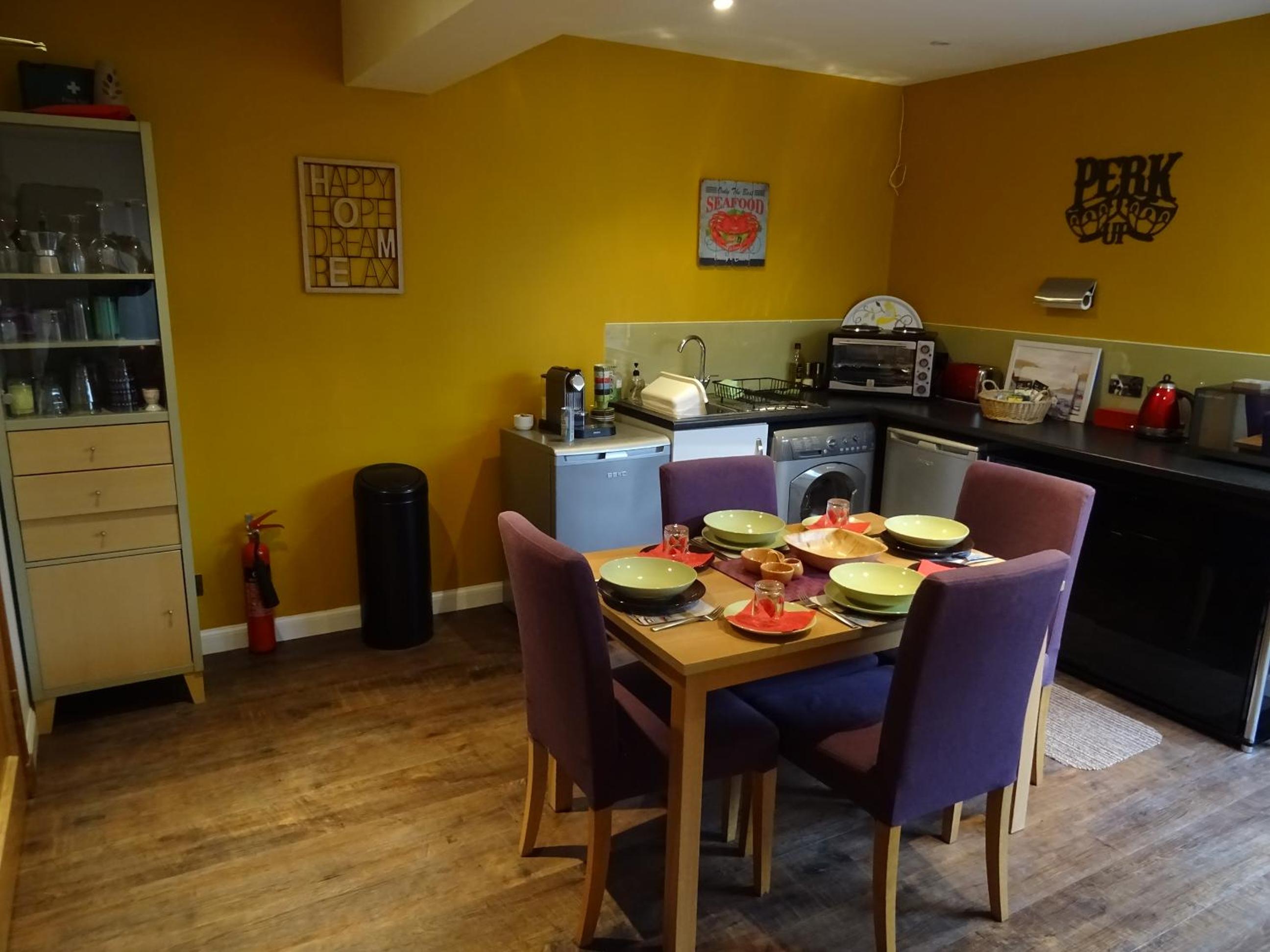Studio Apartment - Photo 18