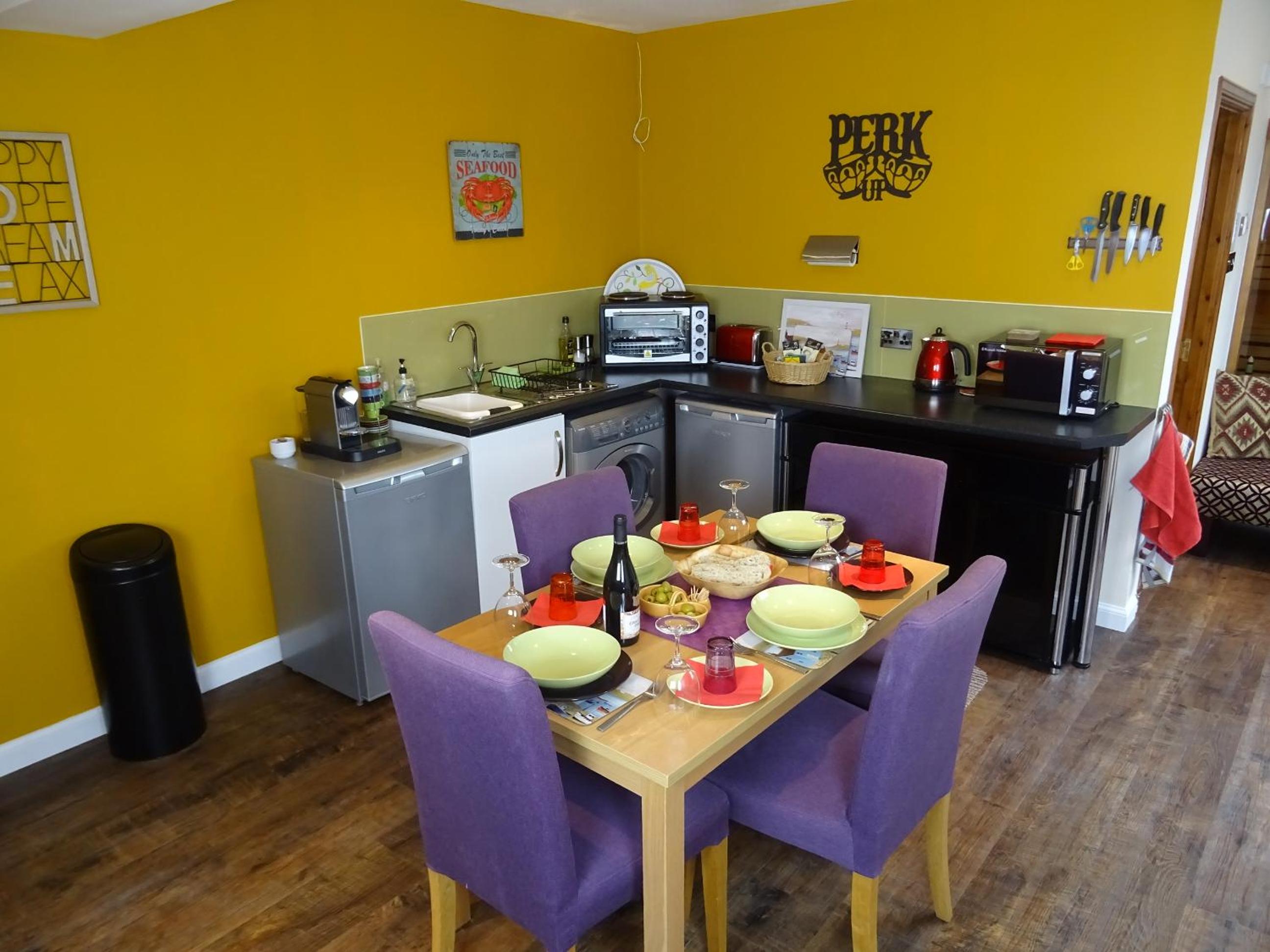 Studio Apartment - Photo 23