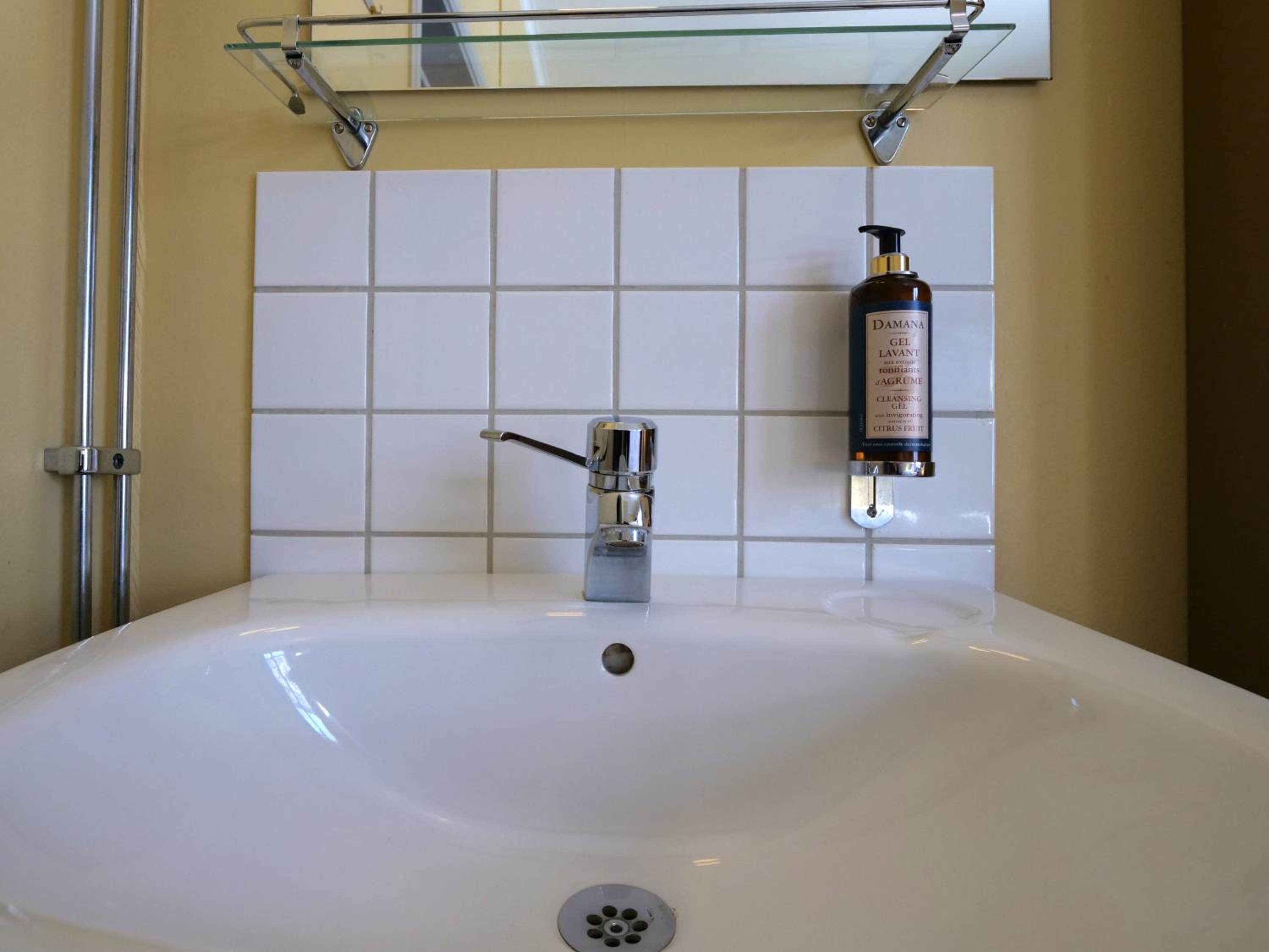Family Room with Shared Bathroom, photo 7