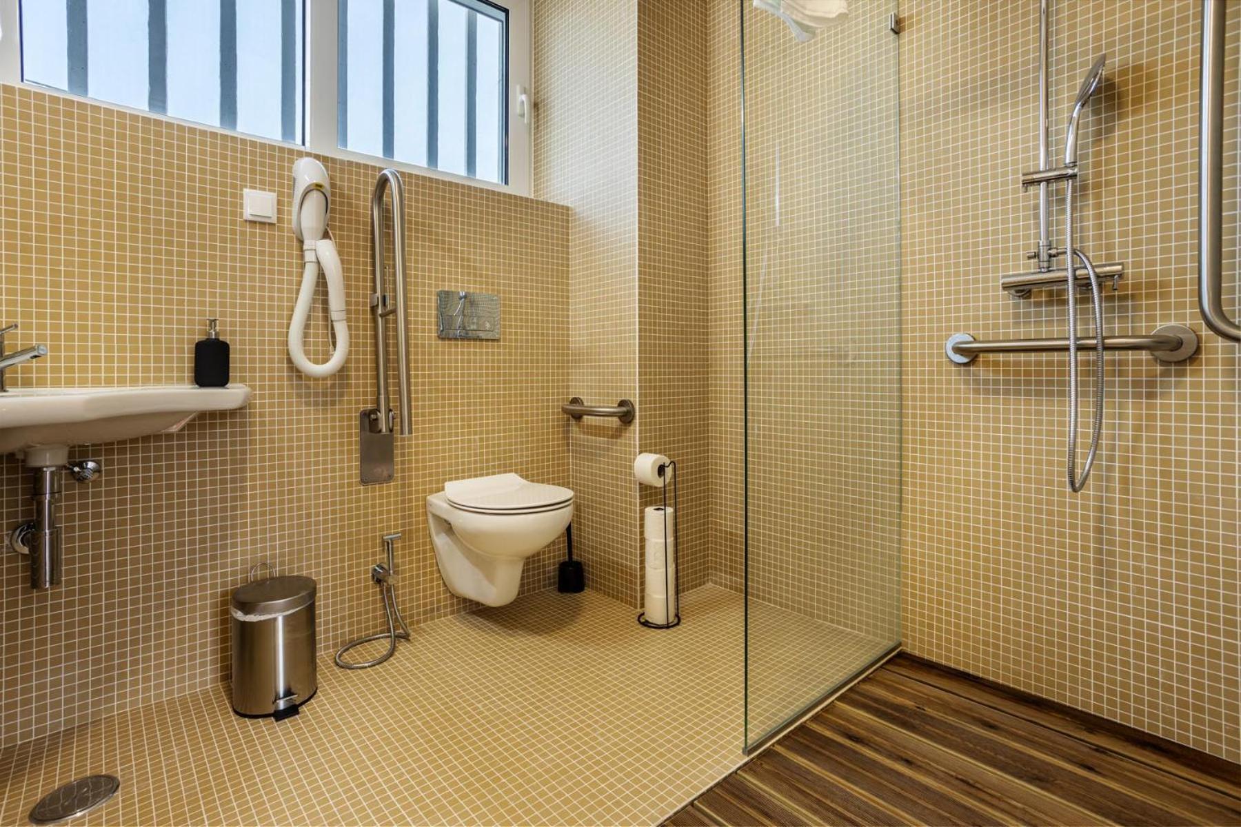 Two-Bedroom Villa  Disability Access - Photo 7