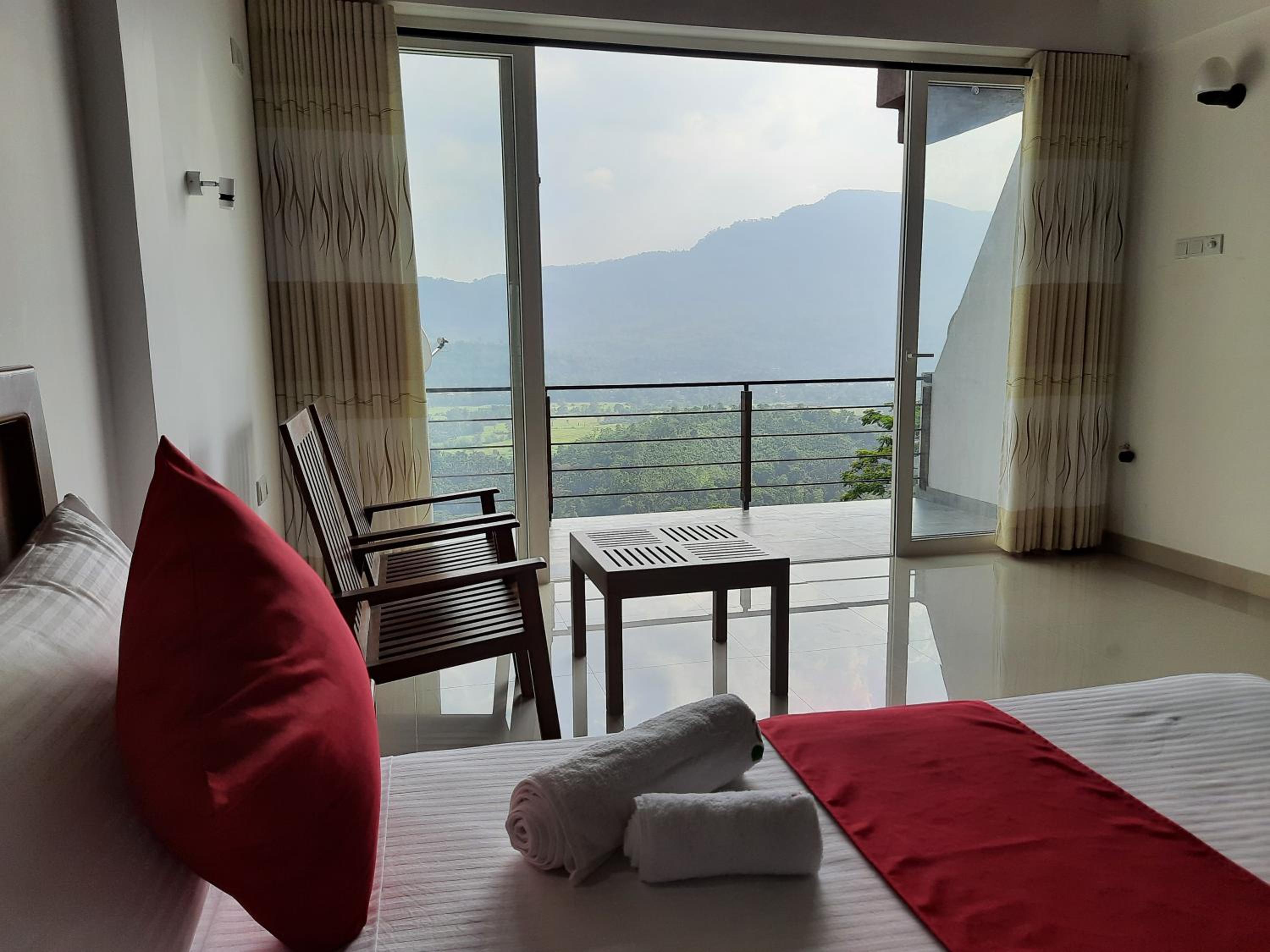 Family Room with Mountain View photo 3