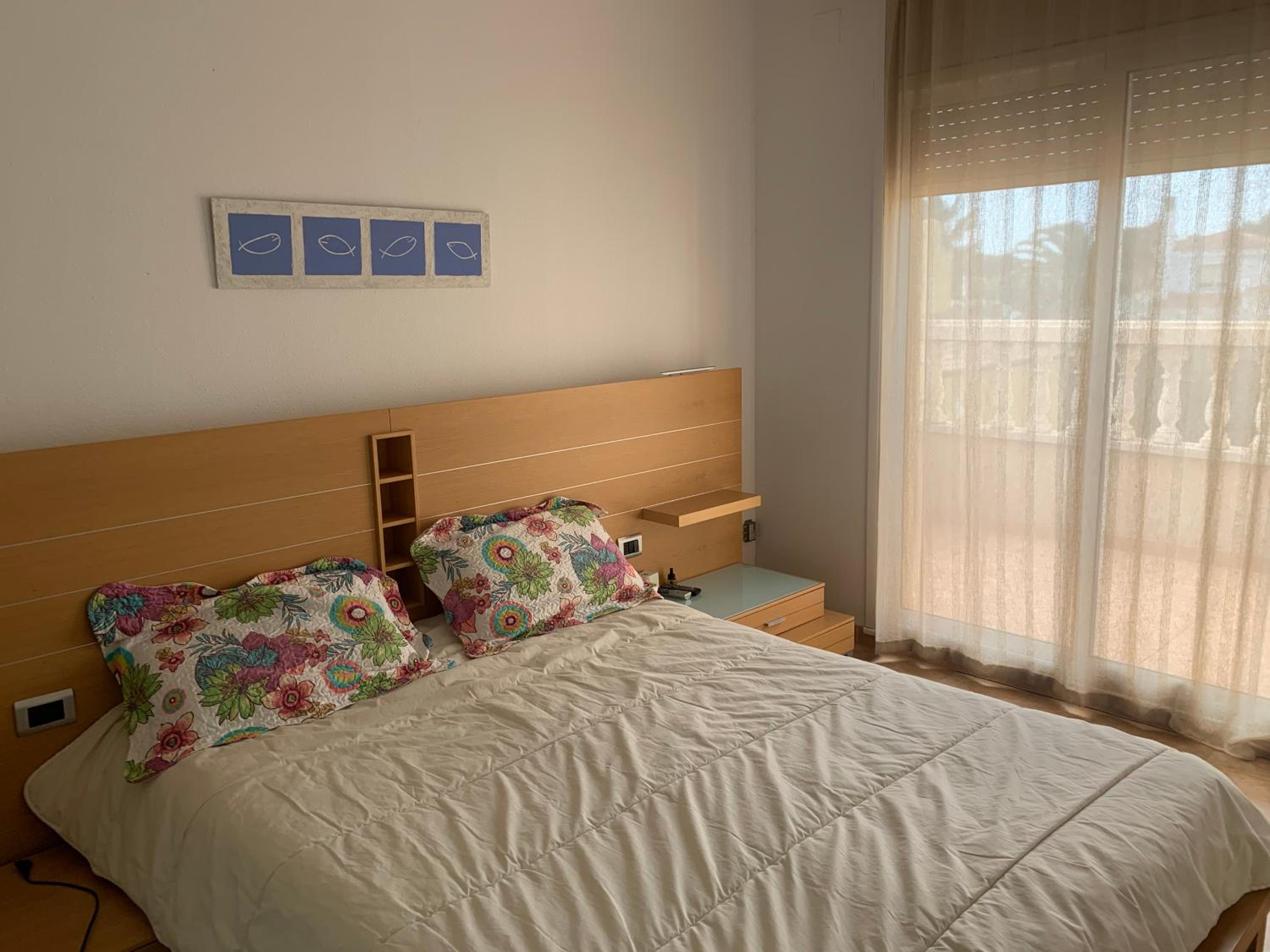 Five-Bedroom House photo 2