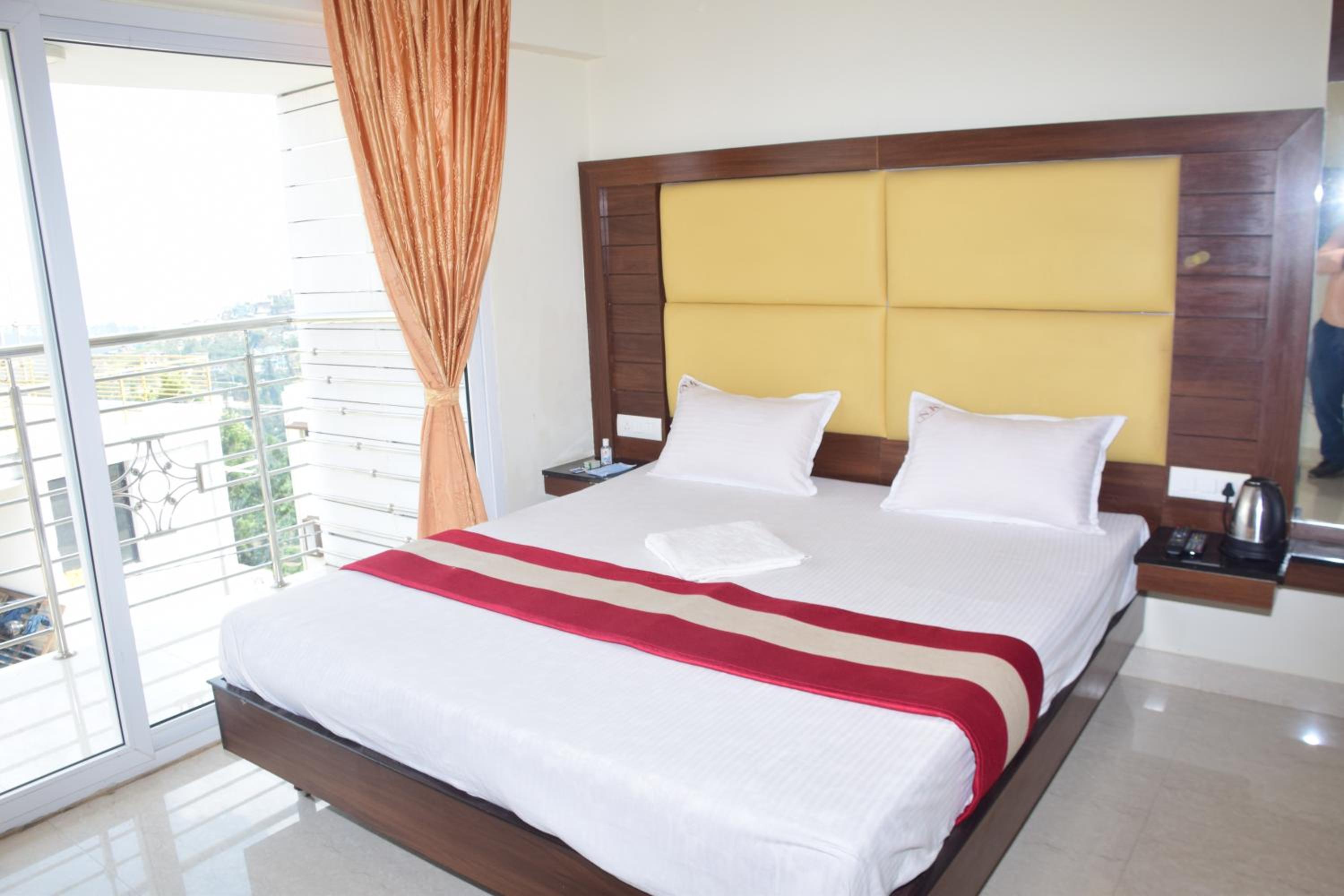 Triple Room with Balcony - Photo 13