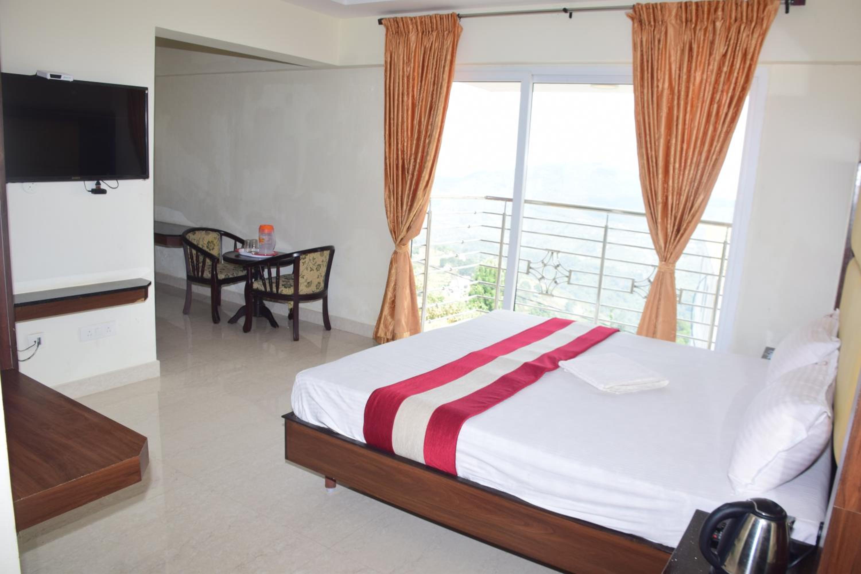 Triple Room with Balcony - Photo 15