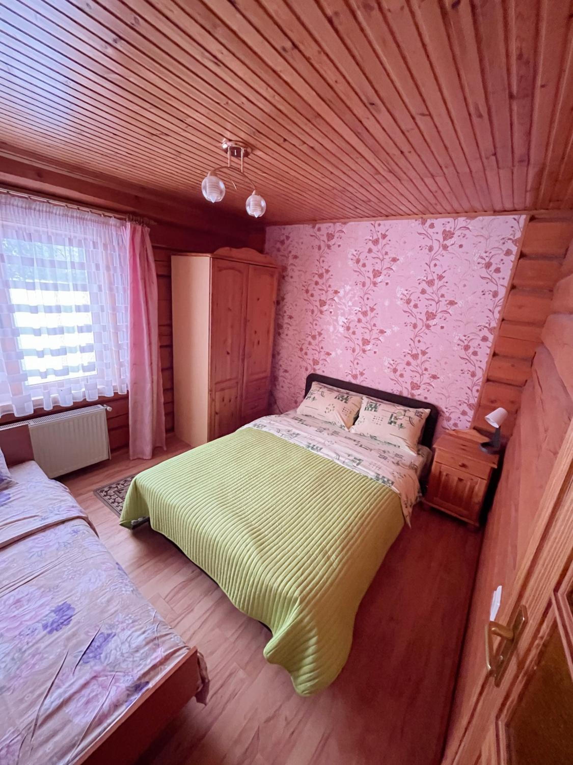 Five-Bedroom House - Photo 1