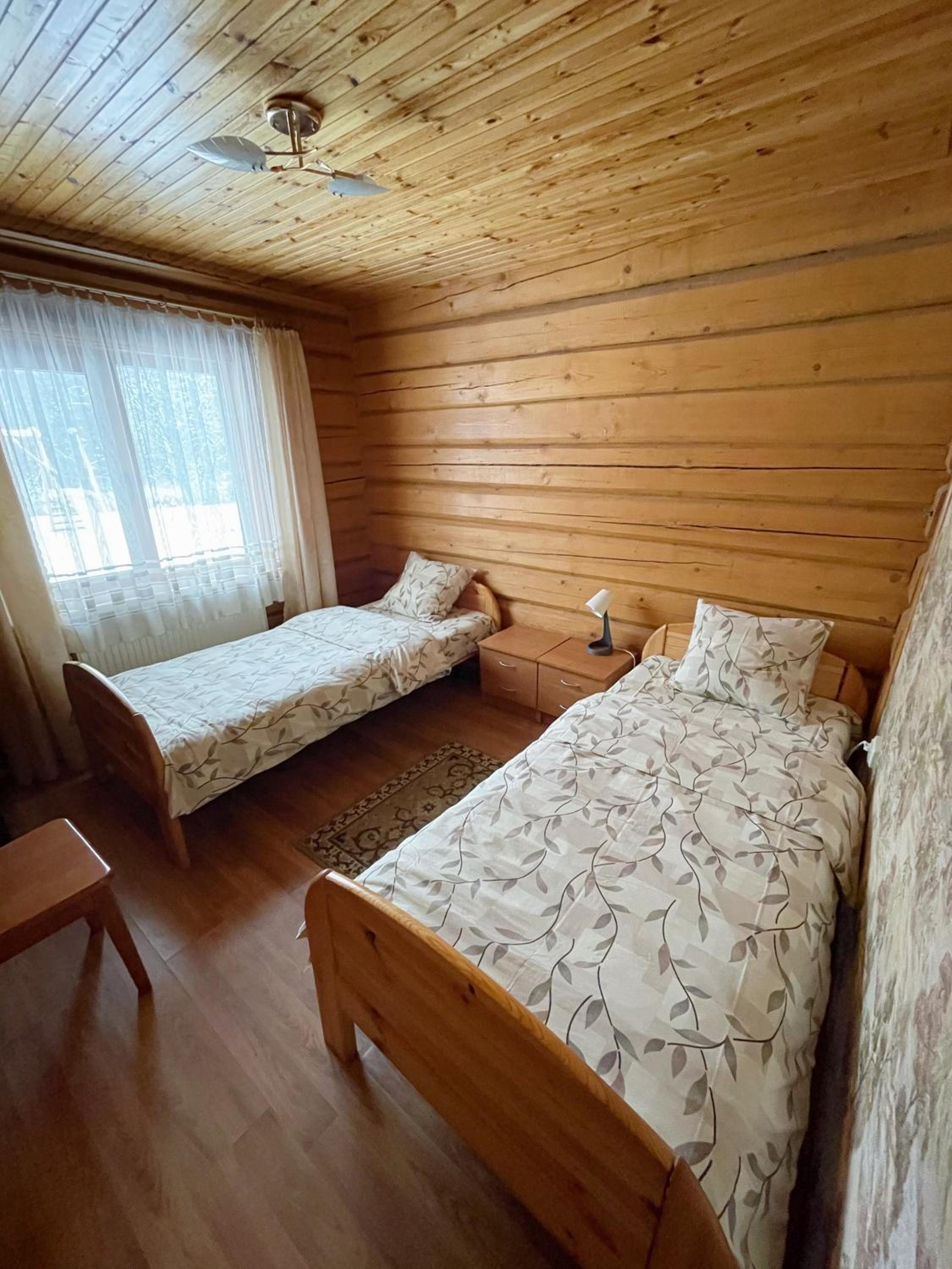 Five-Bedroom House - Photo 3