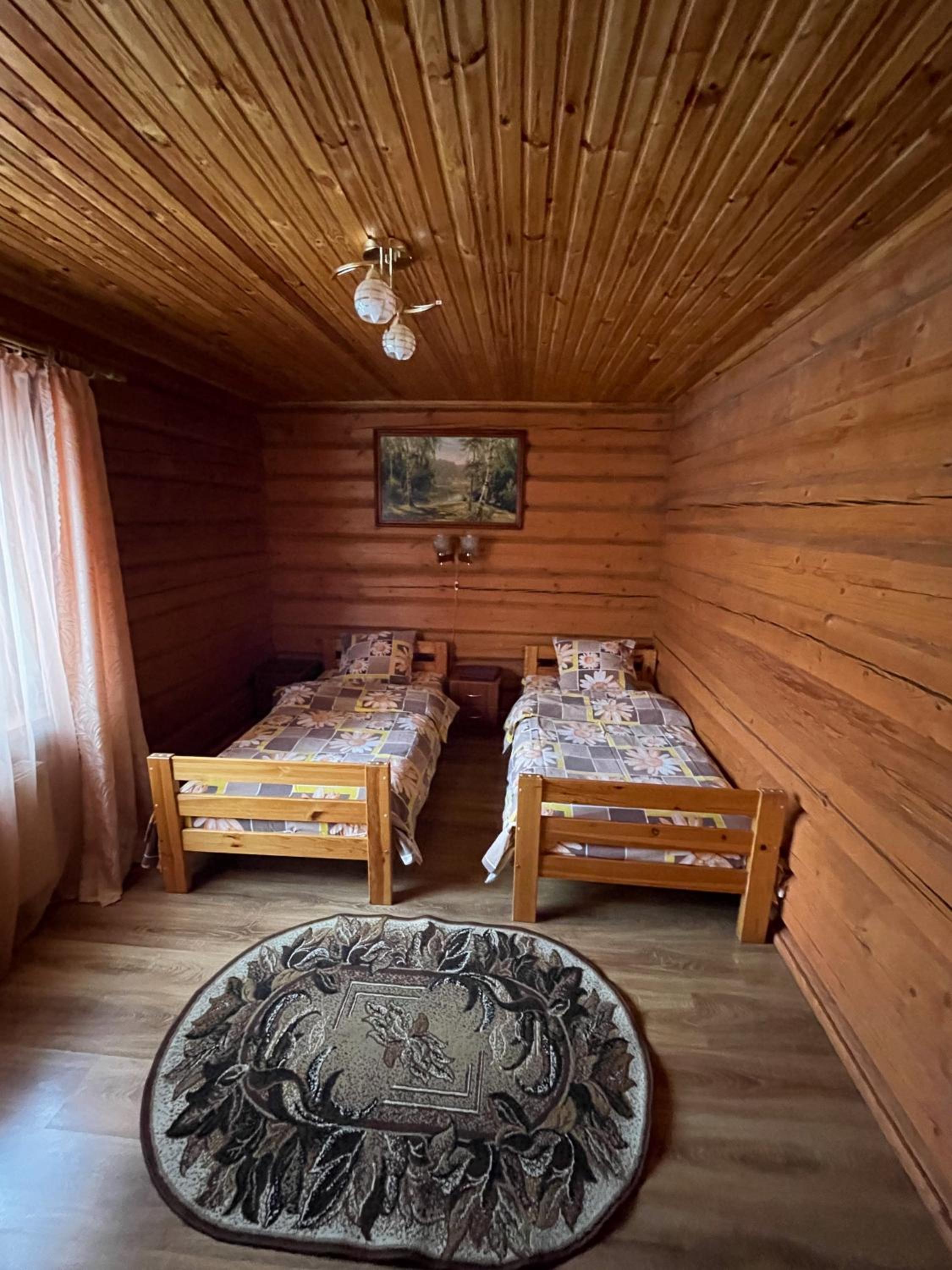 Five-Bedroom House - Photo 2