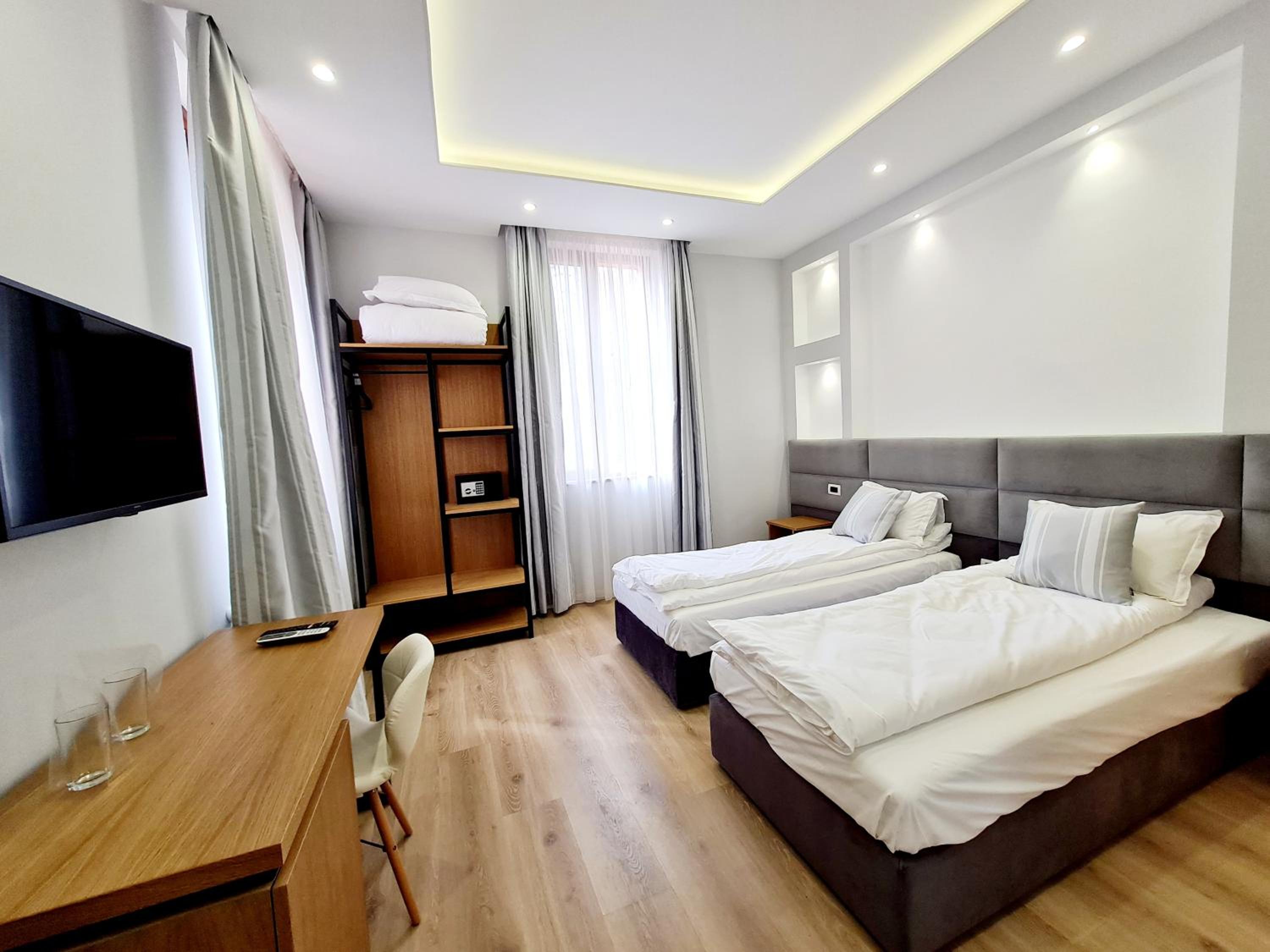 Double or Twin Room - Photo 3