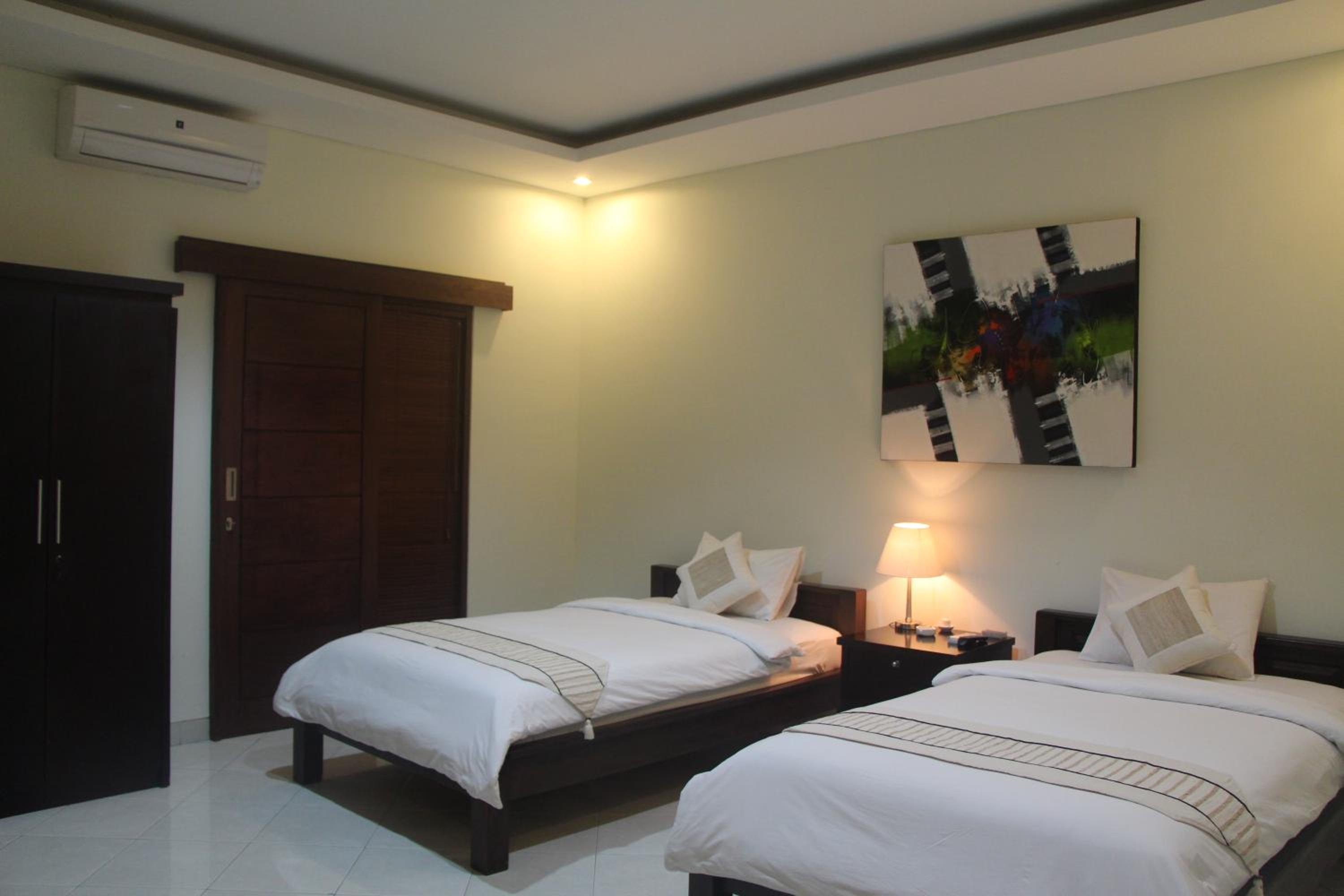 Standard Twin Room - Photo 11