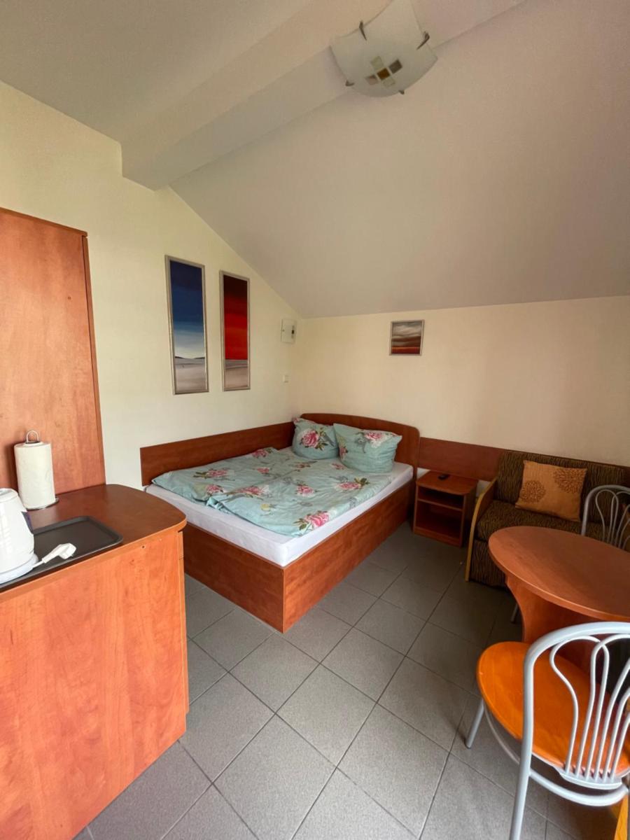 Small Double or Twin Room - Photo 4