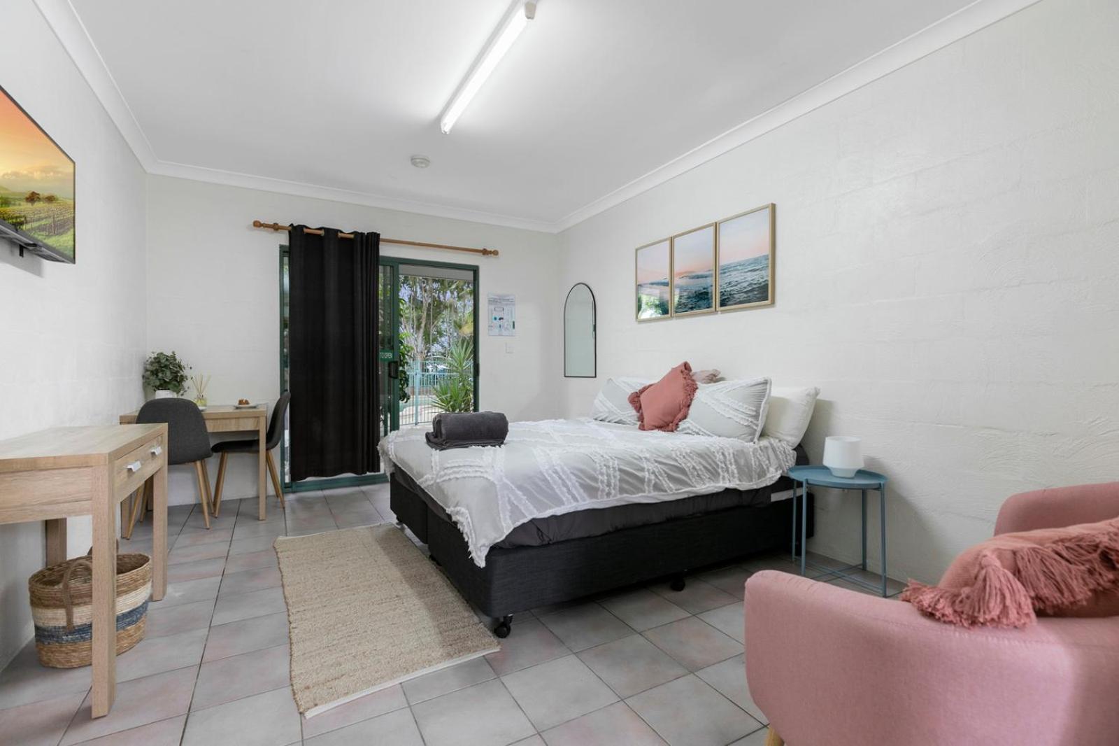 Budget Double Room - Photo 1