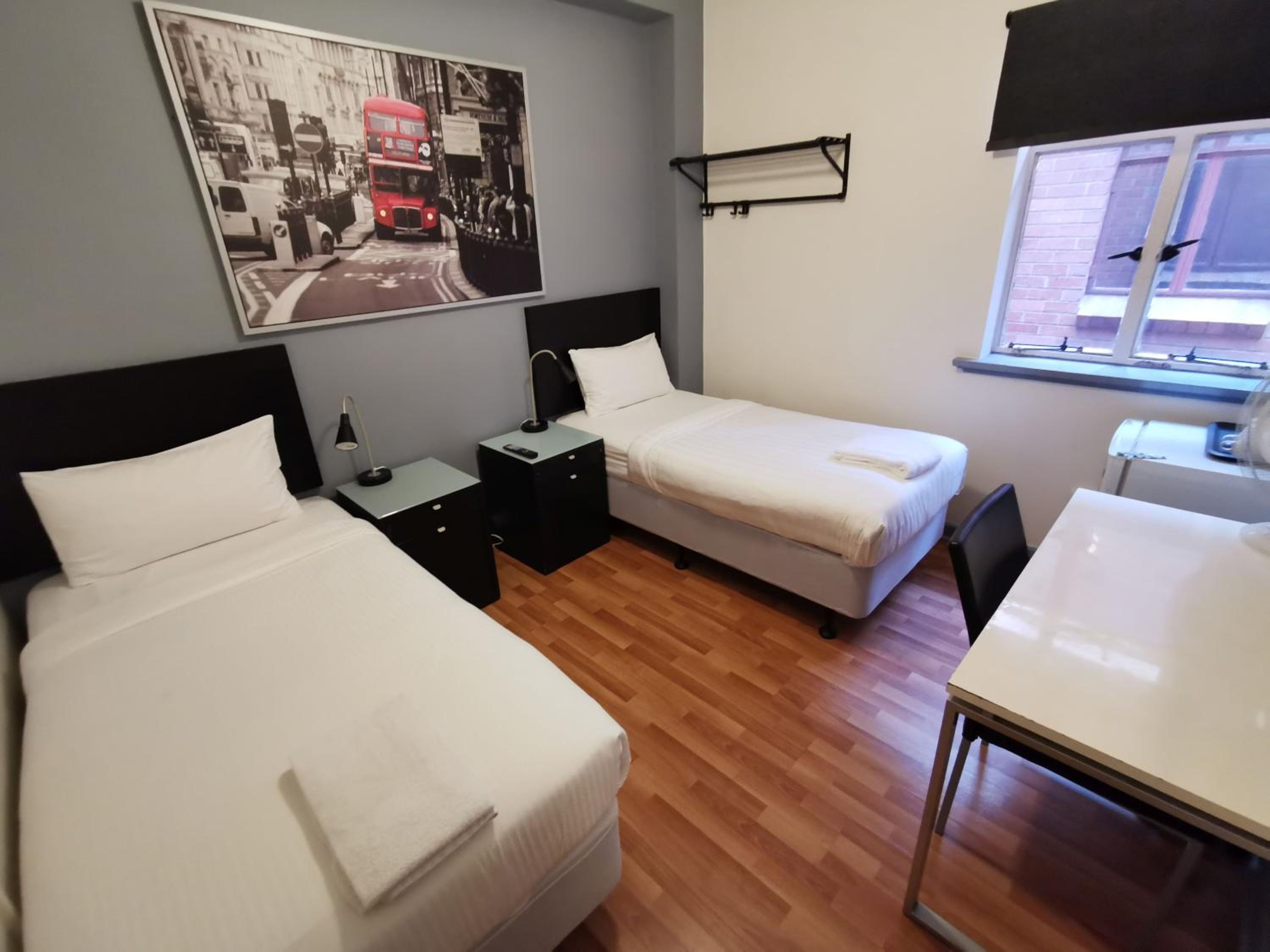 Twin Room with Shared Bathroom - Special Offer photo 3