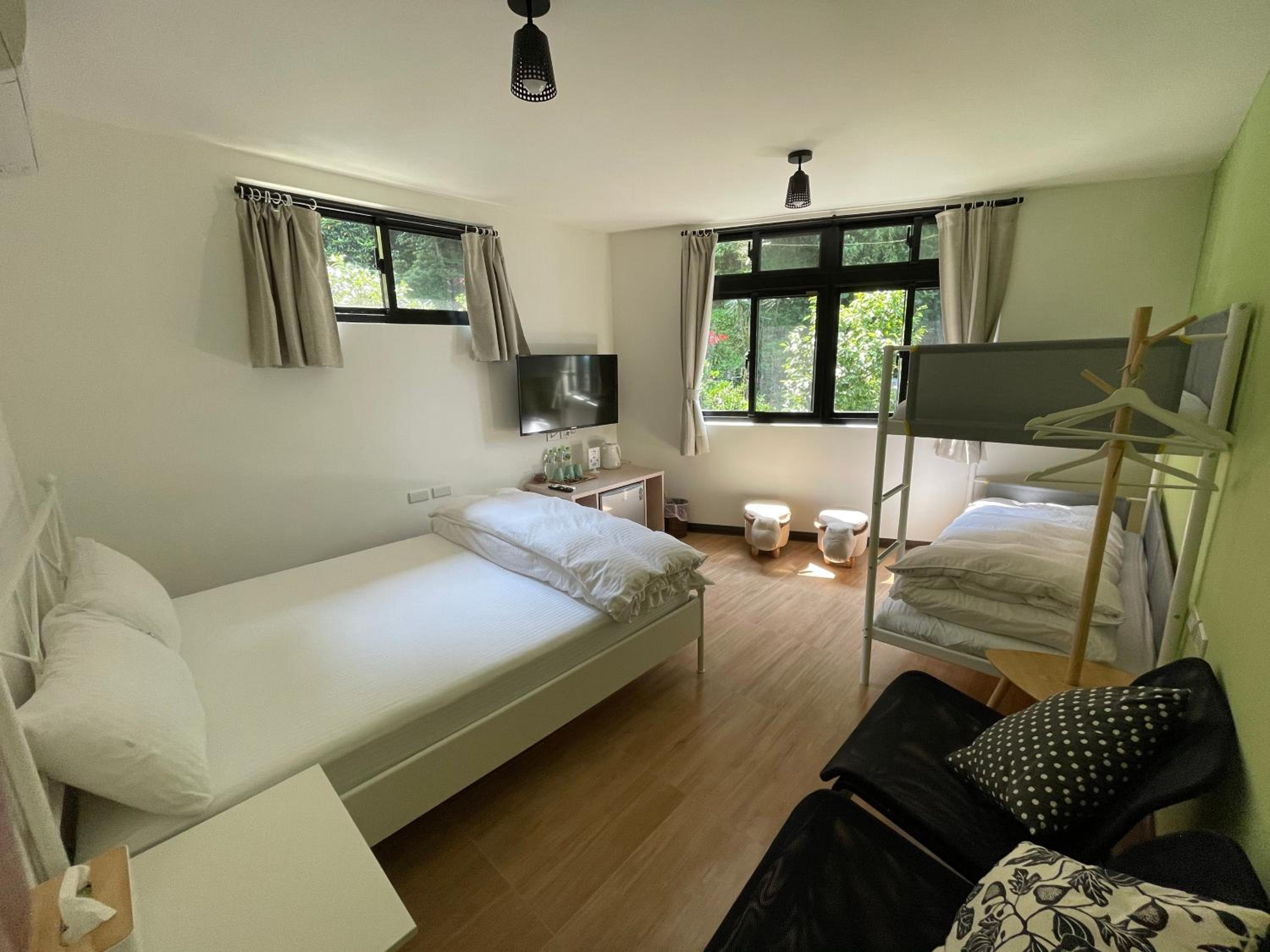 Quadruple Room with Mountain View photo 2