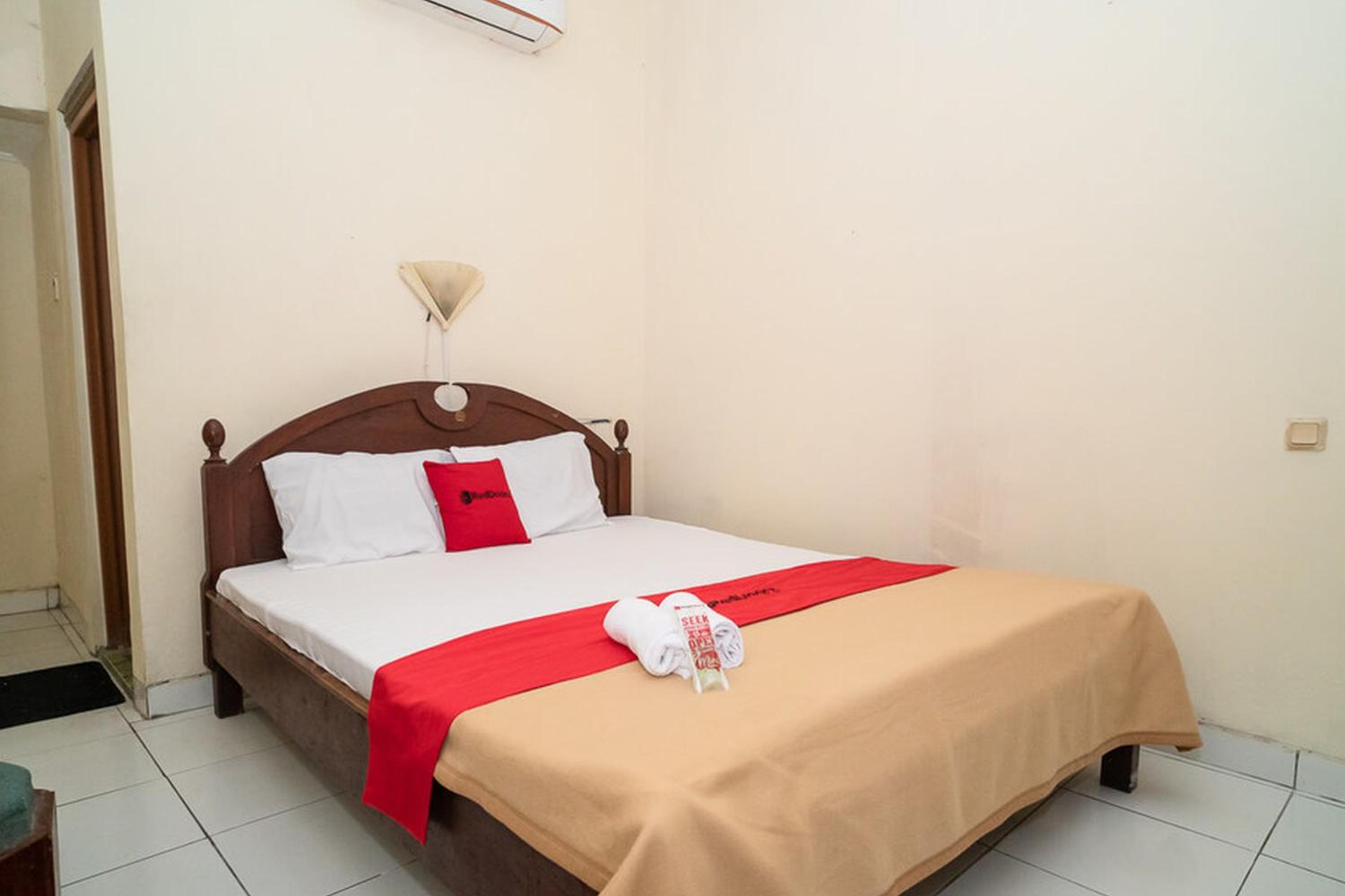 Standard Double Room - Photo 12