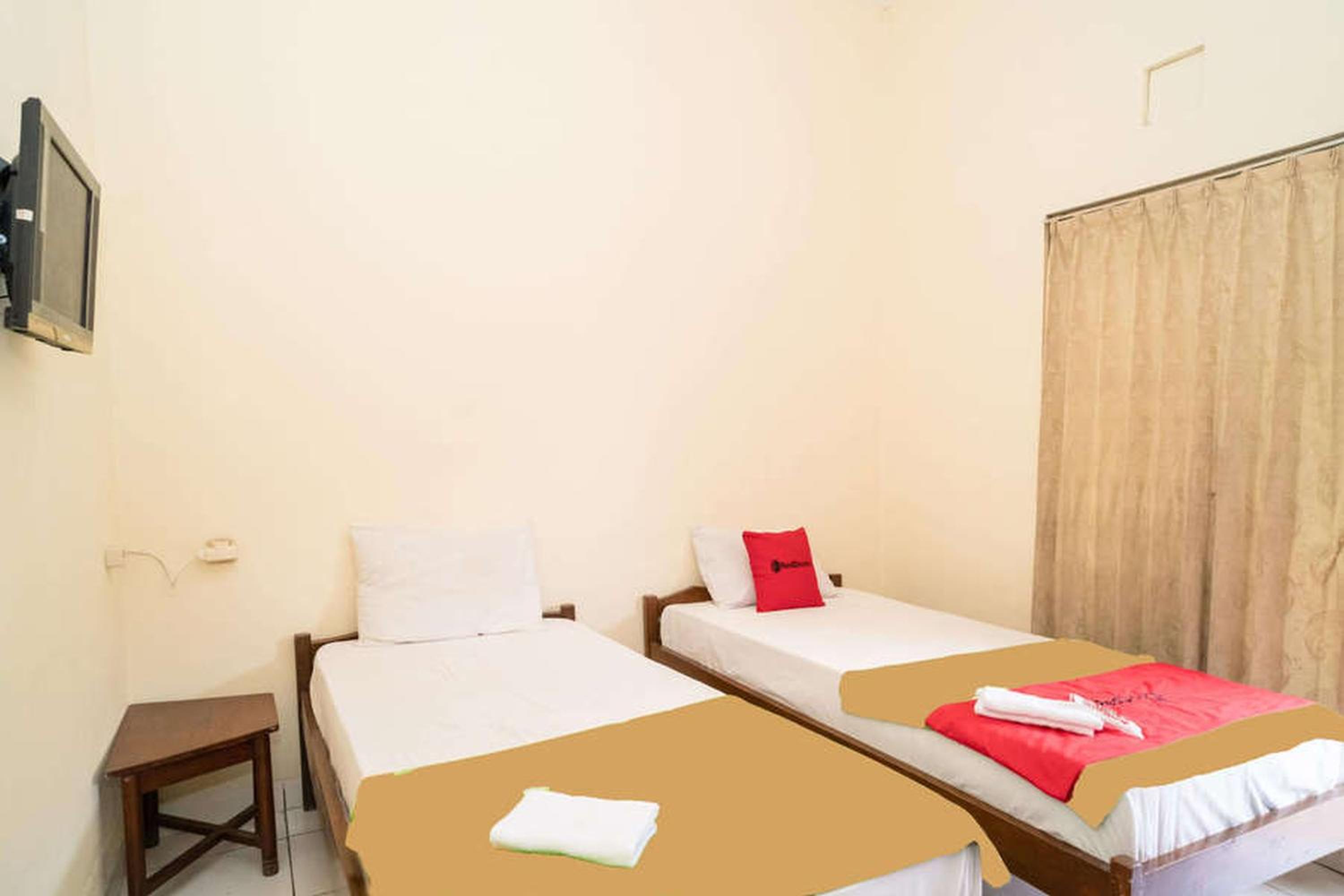 Twin Room - Photo 2