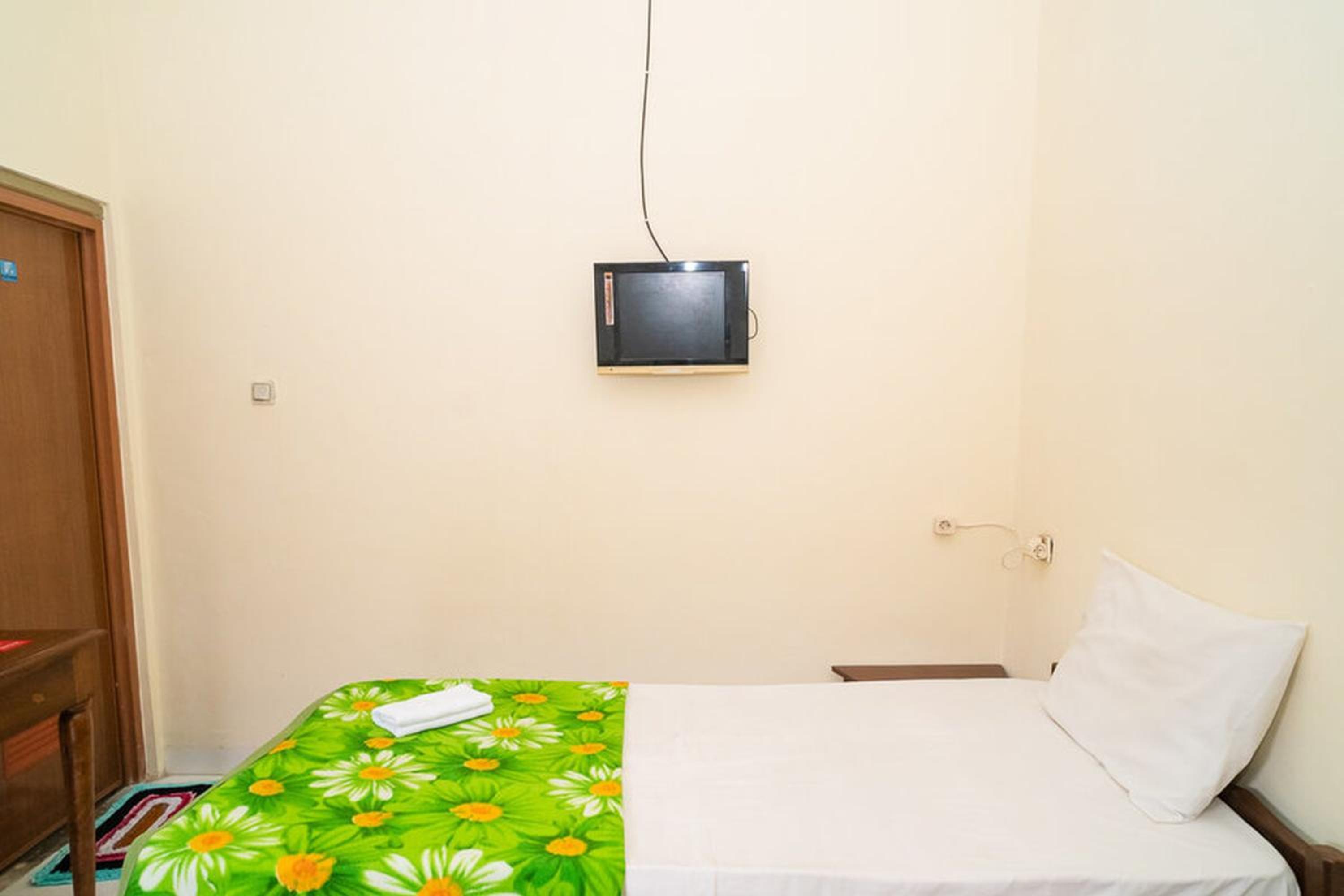 Twin Room - Photo 11