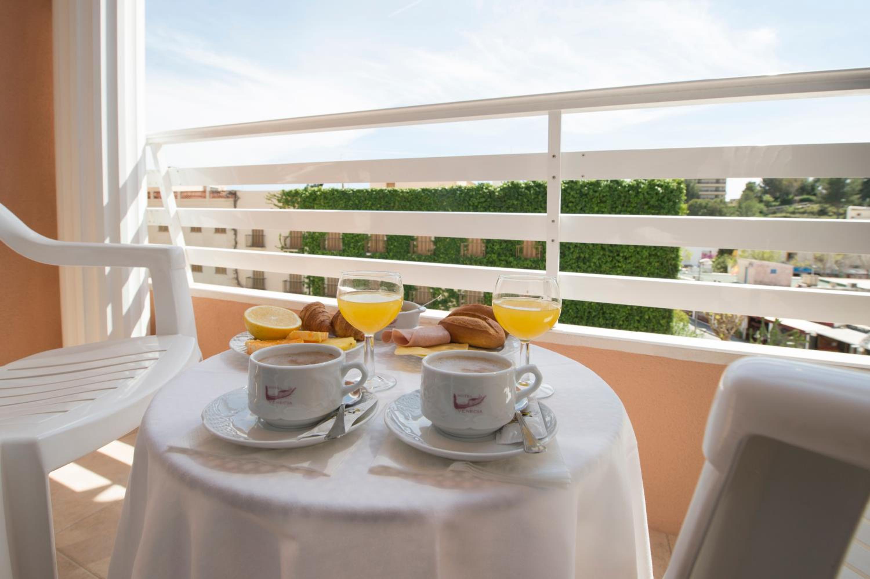Double or Twin Room with Balcony photo 3