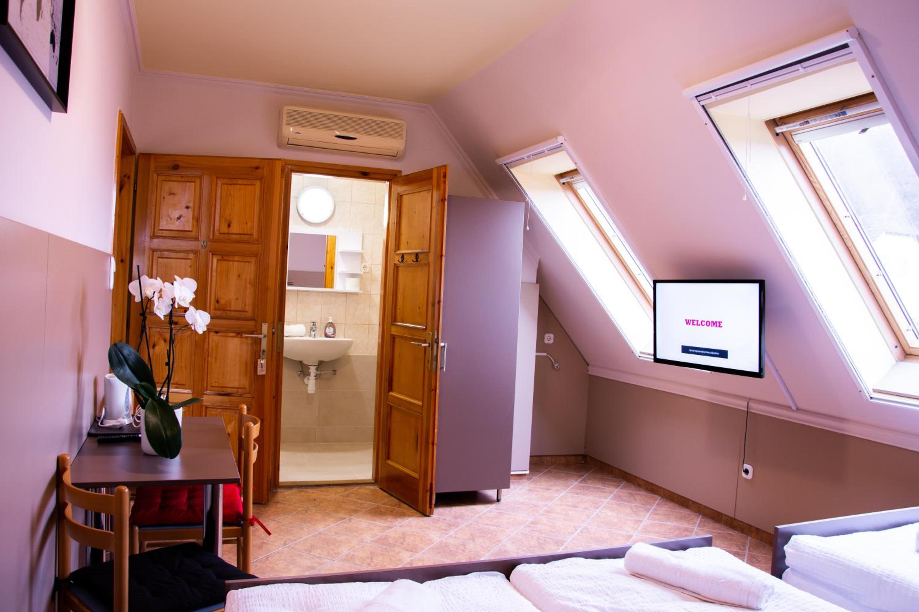 Superior Triple Room - Photo 8