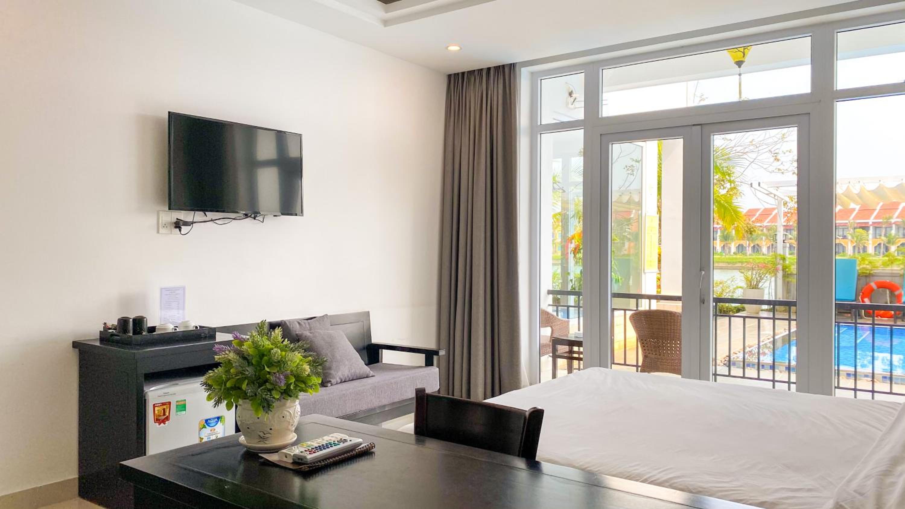 Deluxe Double Room with Balcony photo 3