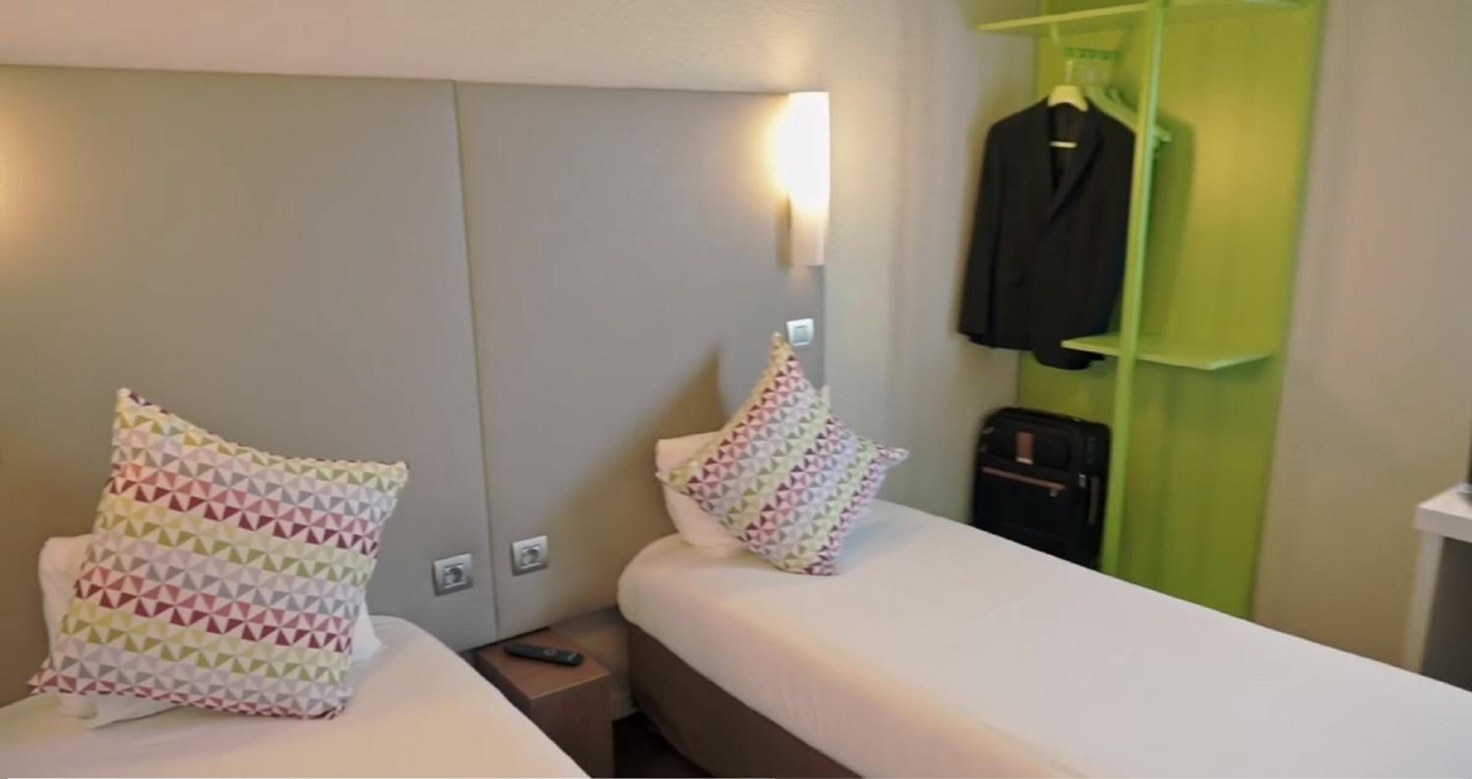 Standard Twin Room - Photo 1