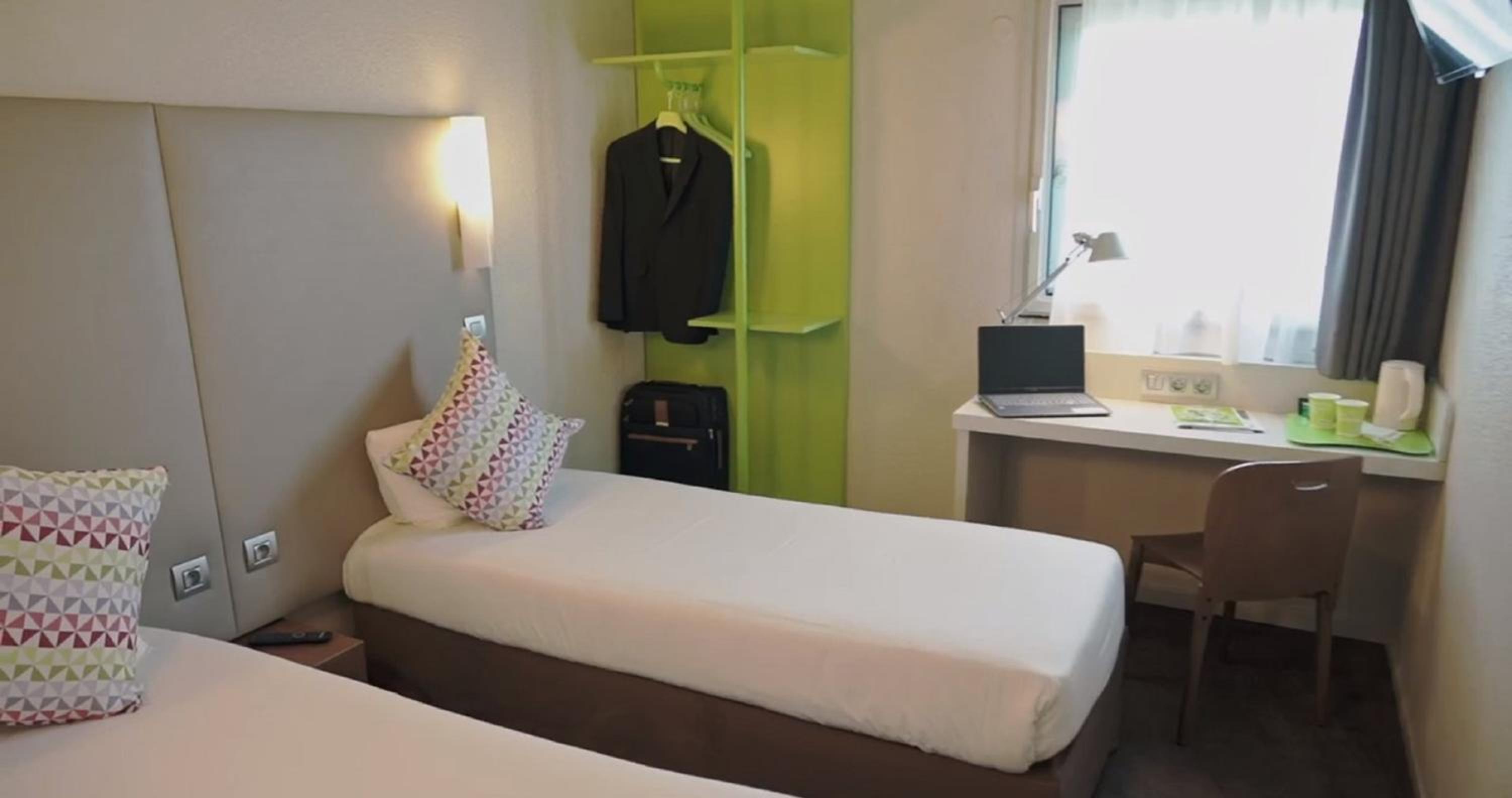 Standard Twin Room - Photo 6