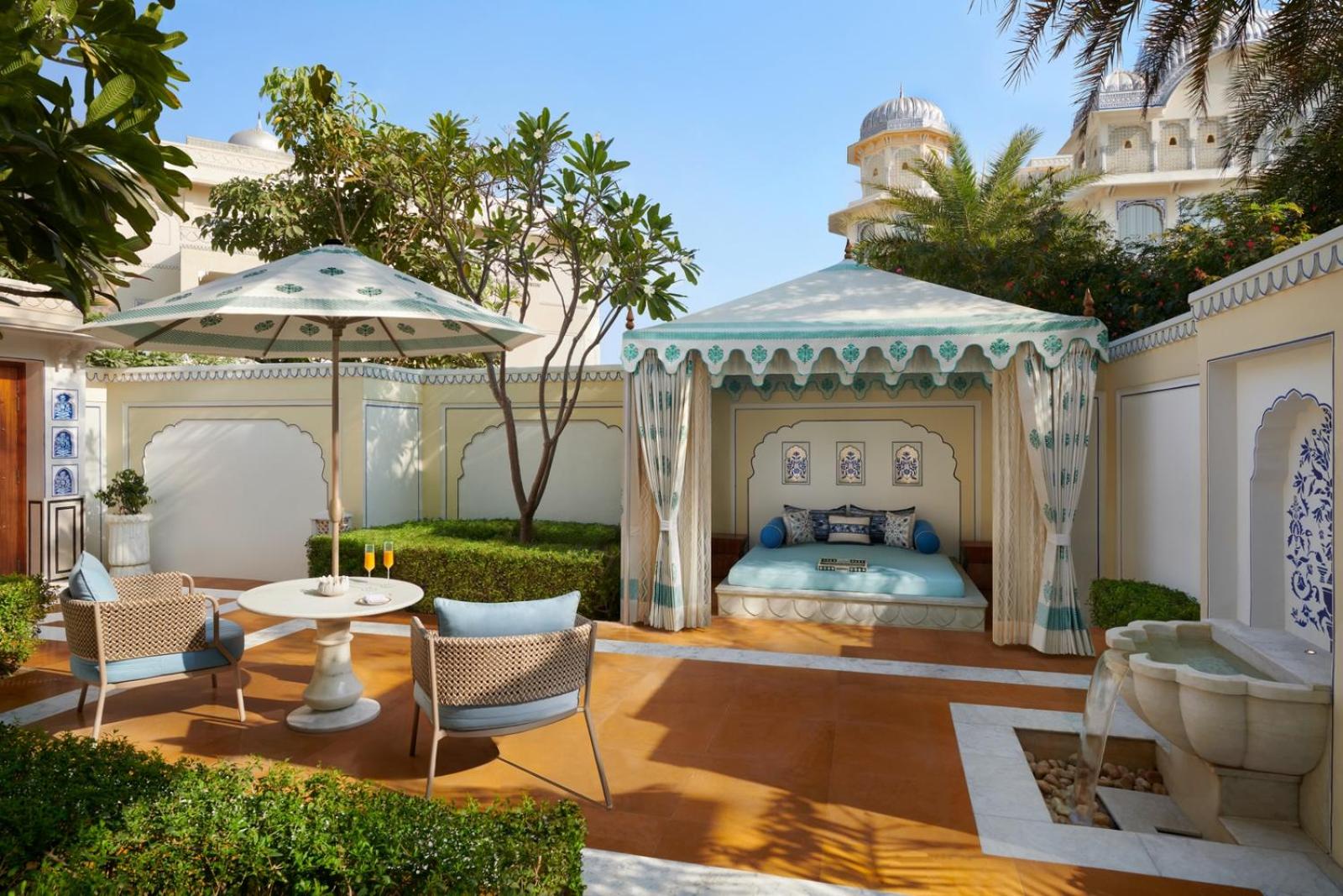 Royal Villa with Courtyard photo 2