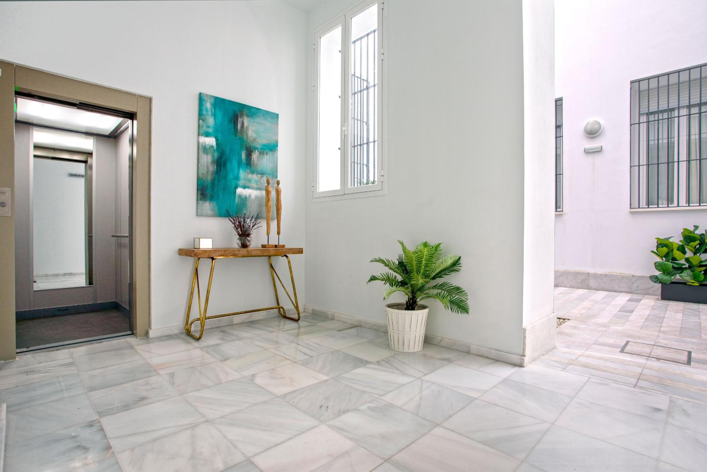 One-Bedroom Apartment - Photo 2