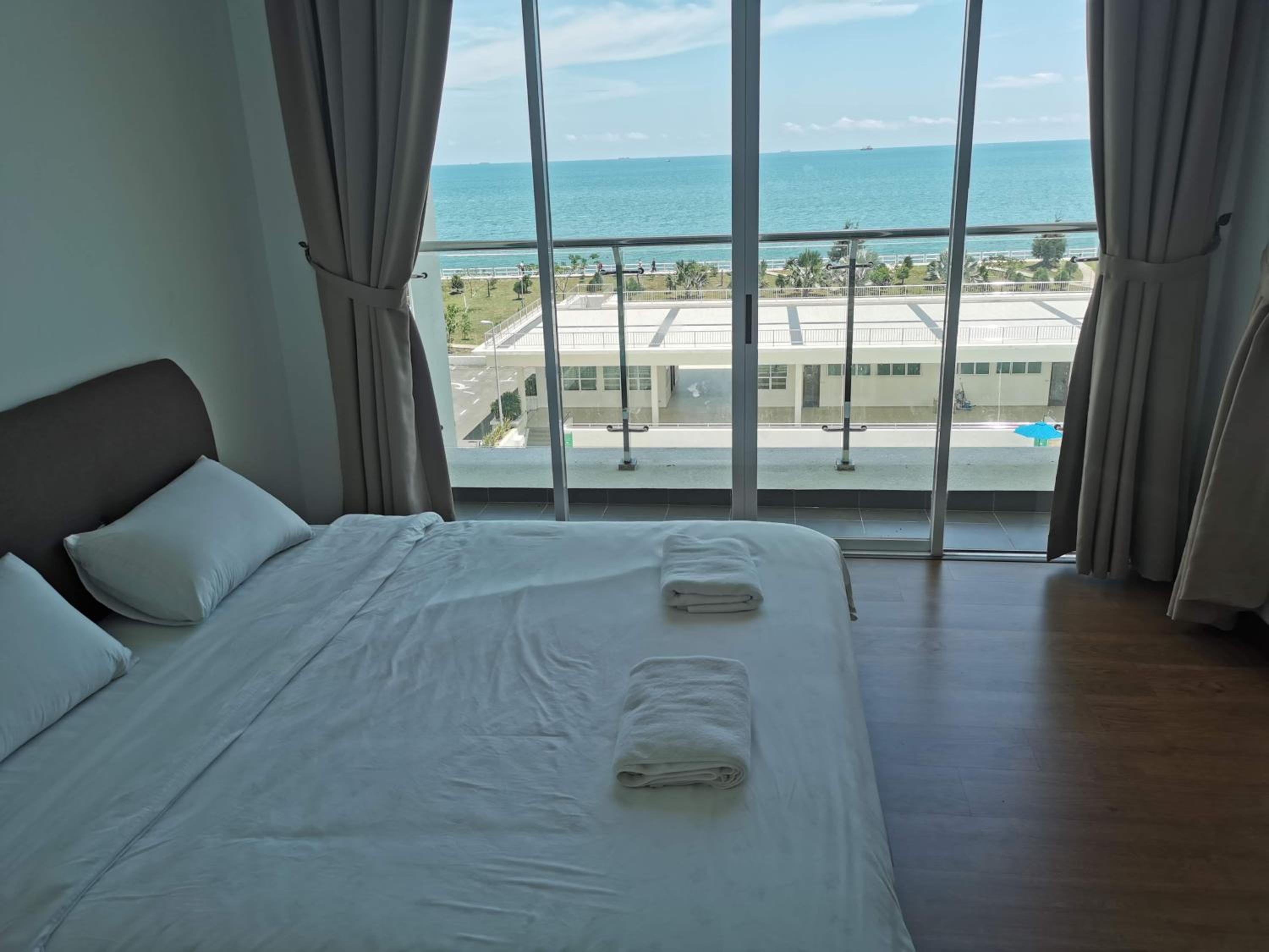 Apartment with Sea View - Photo 5