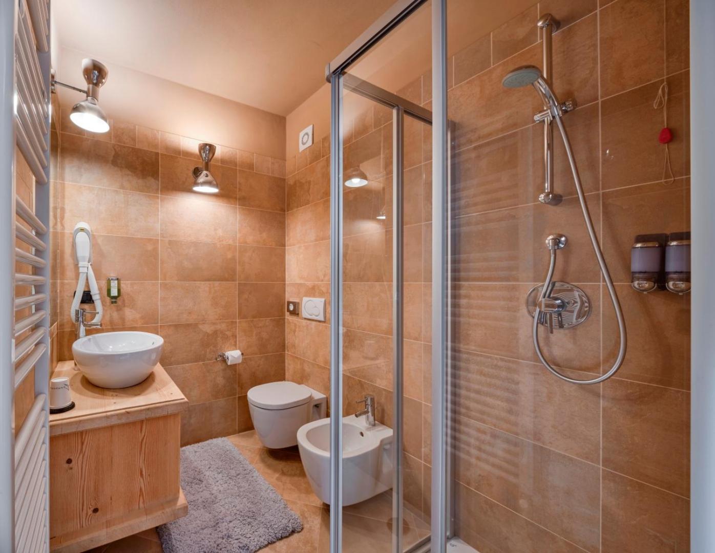 Superior Double or Twin Room - Photo 9