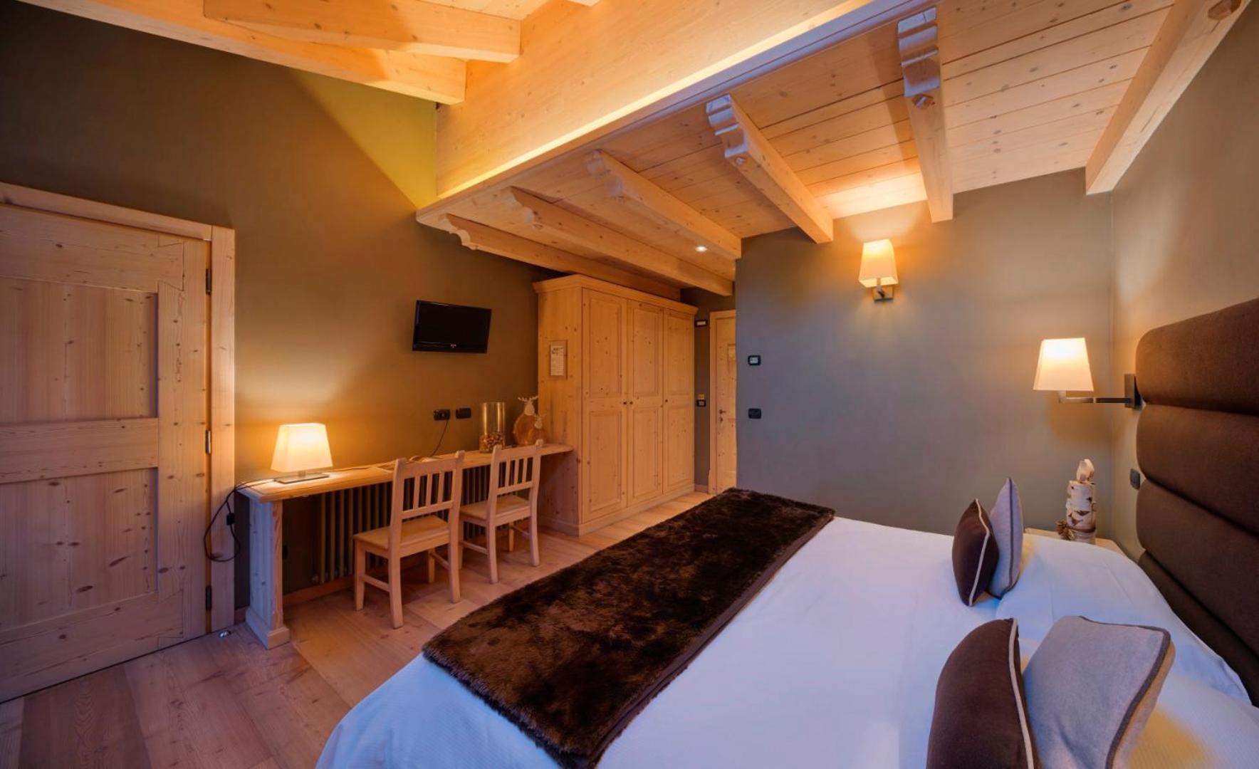 Superior Double or Twin Room - Photo 10
