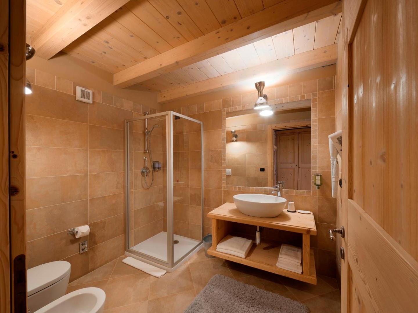 Superior Double or Twin Room - Photo 19