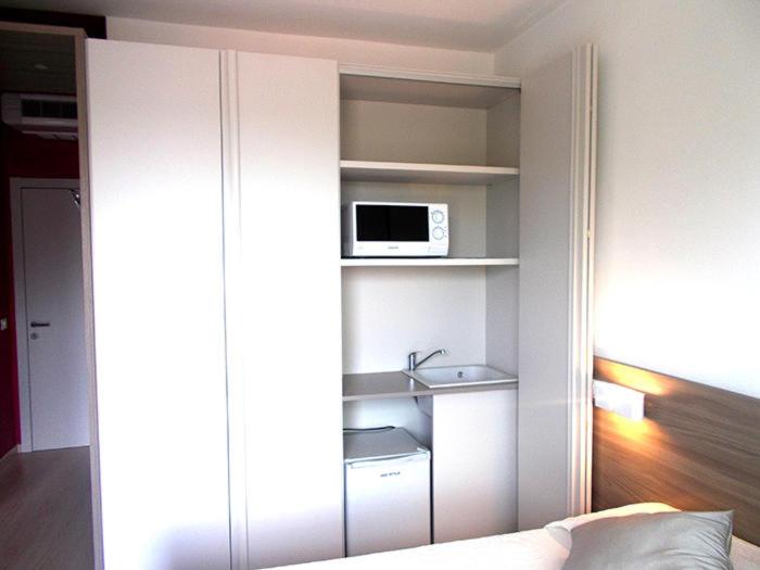Junior Suite with Balcony - Photo 6