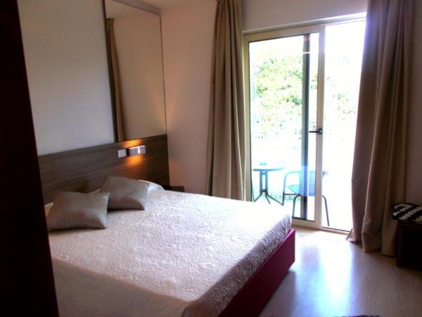 Junior Suite with Balcony - Photo 5