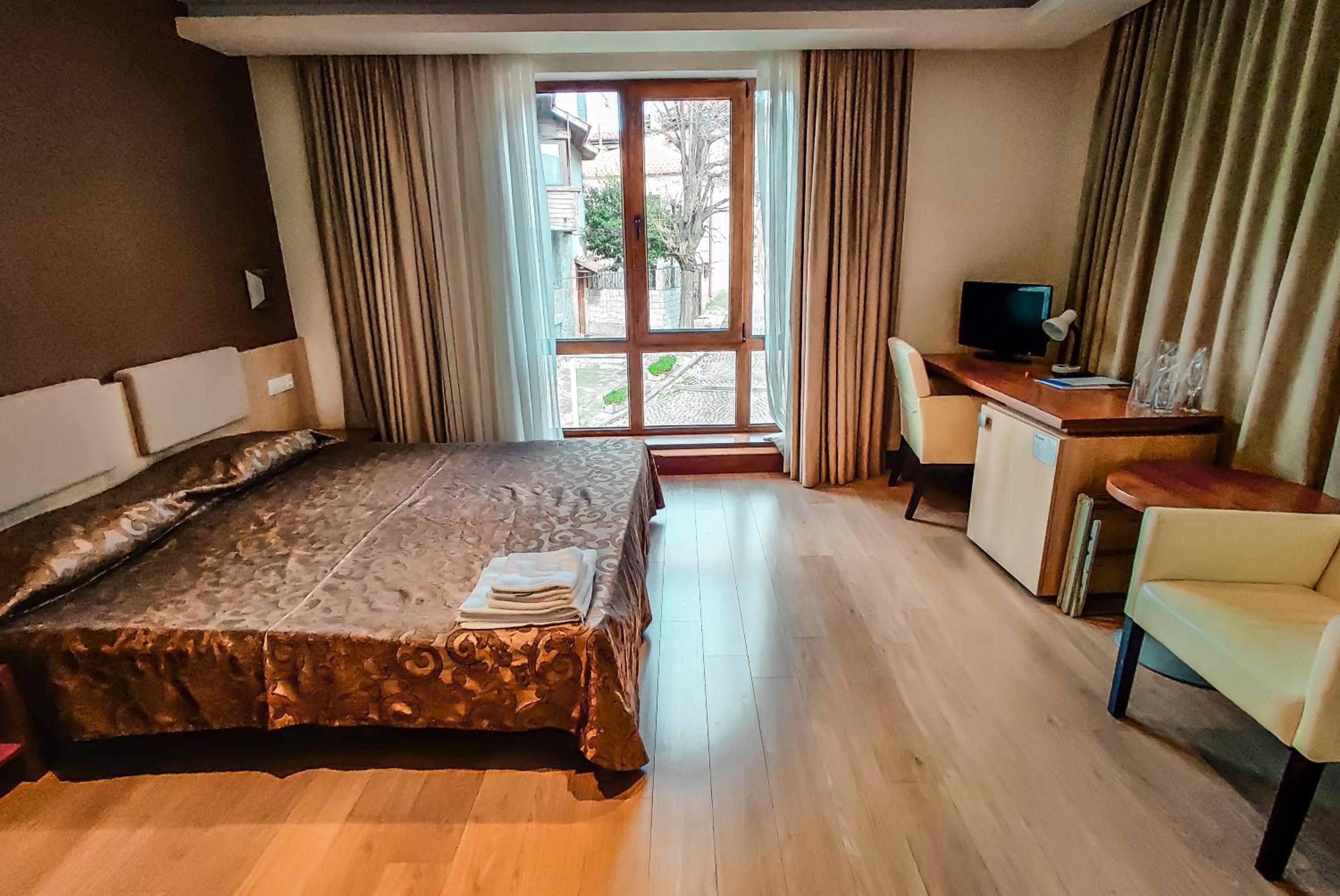 Double Room with City View - Photo 1