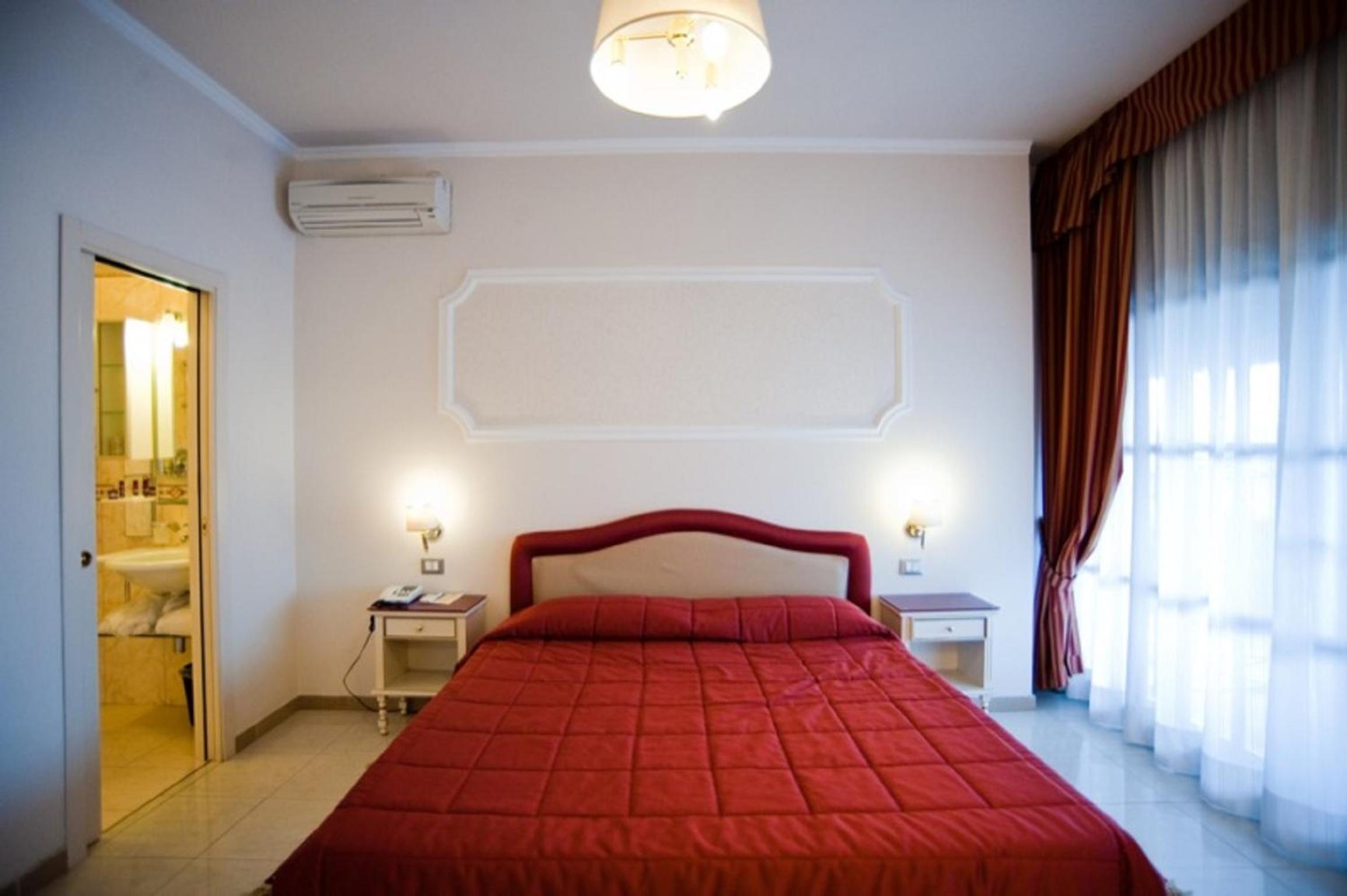 Suite - Photo 13