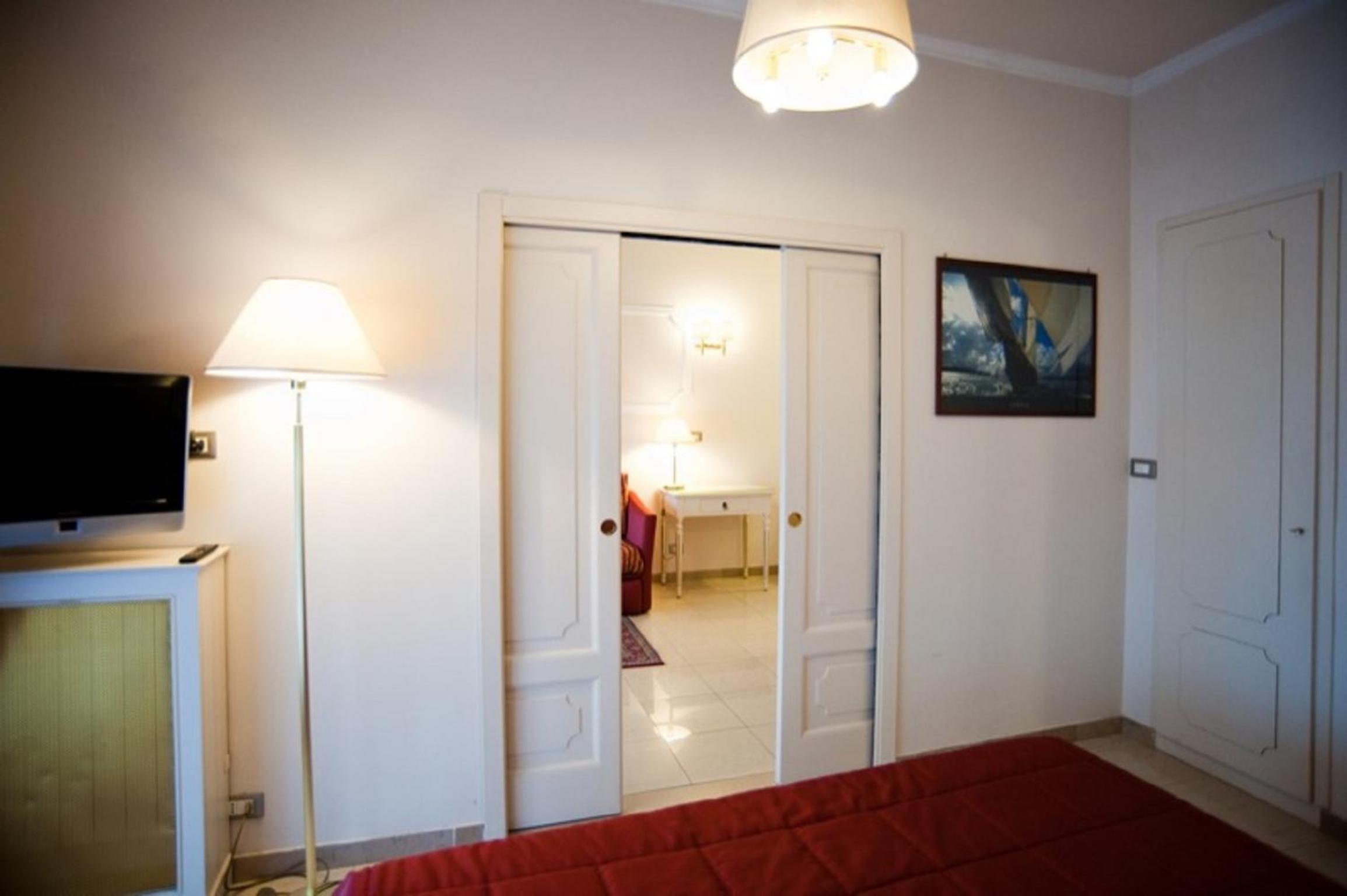 Suite - Photo 8
